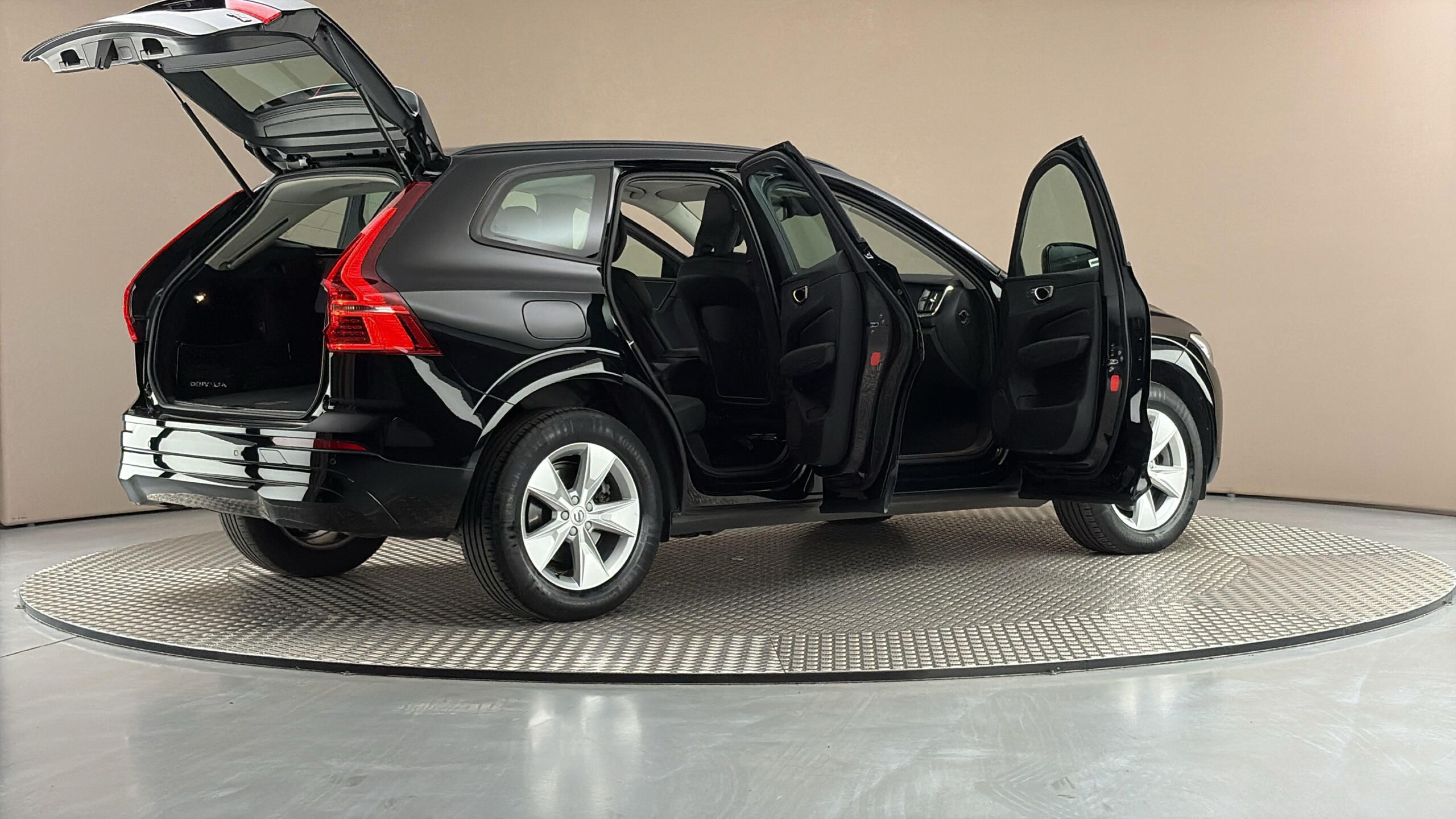 Volvo XC60, 2.0 B4 AUT AWD Essential - fotka 6