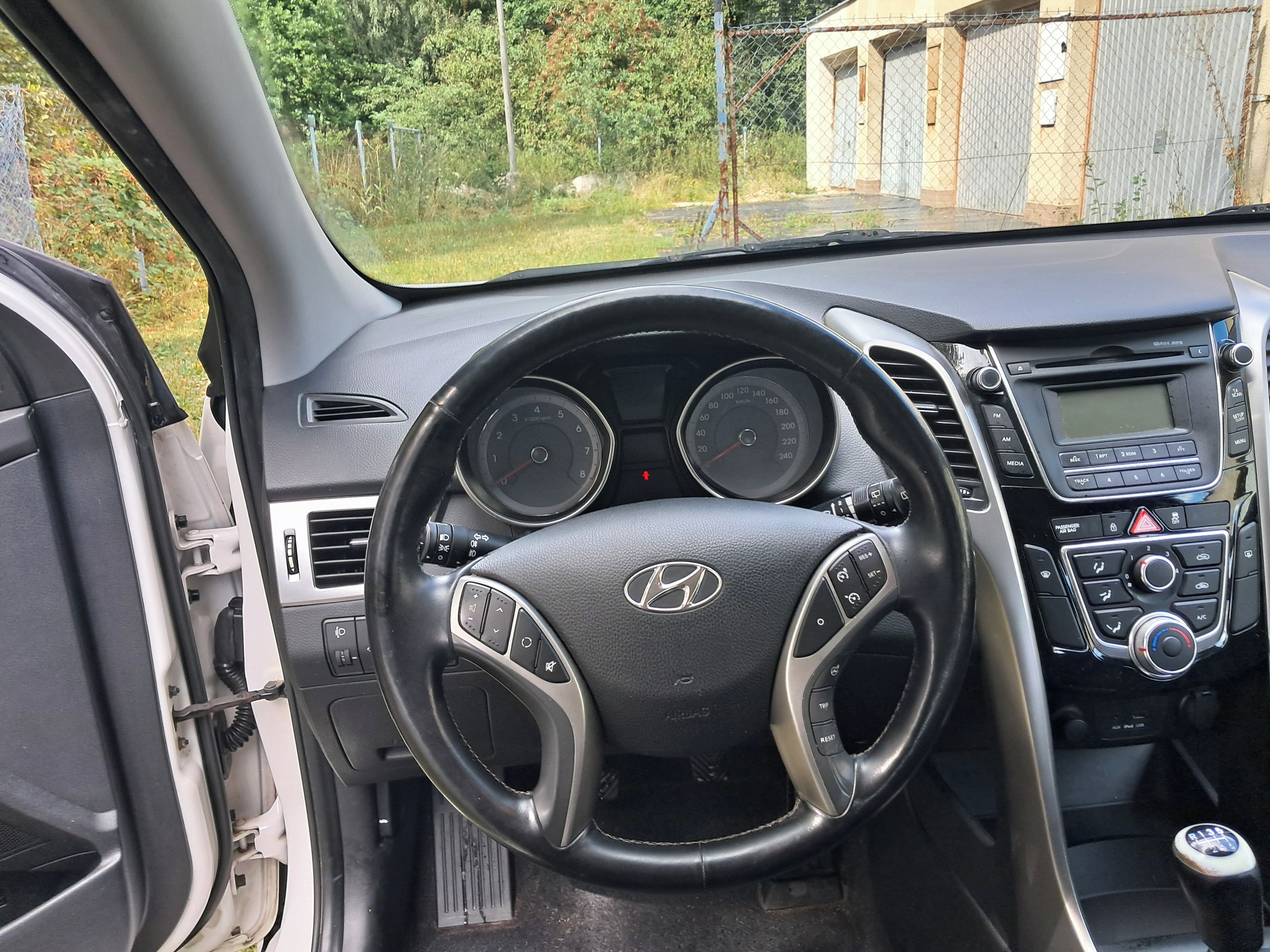 Hyundai i30, 1.6, benzín, servisní kniha - fotka 4