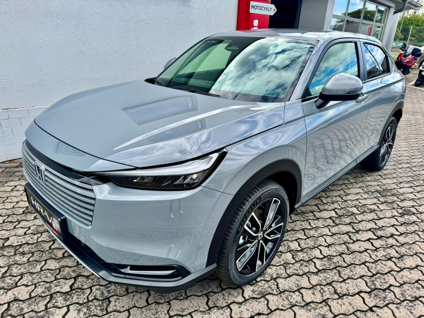 Honda HR-V, 1.5 eHEV Elegance MR27 SKLADEM - fotka 3