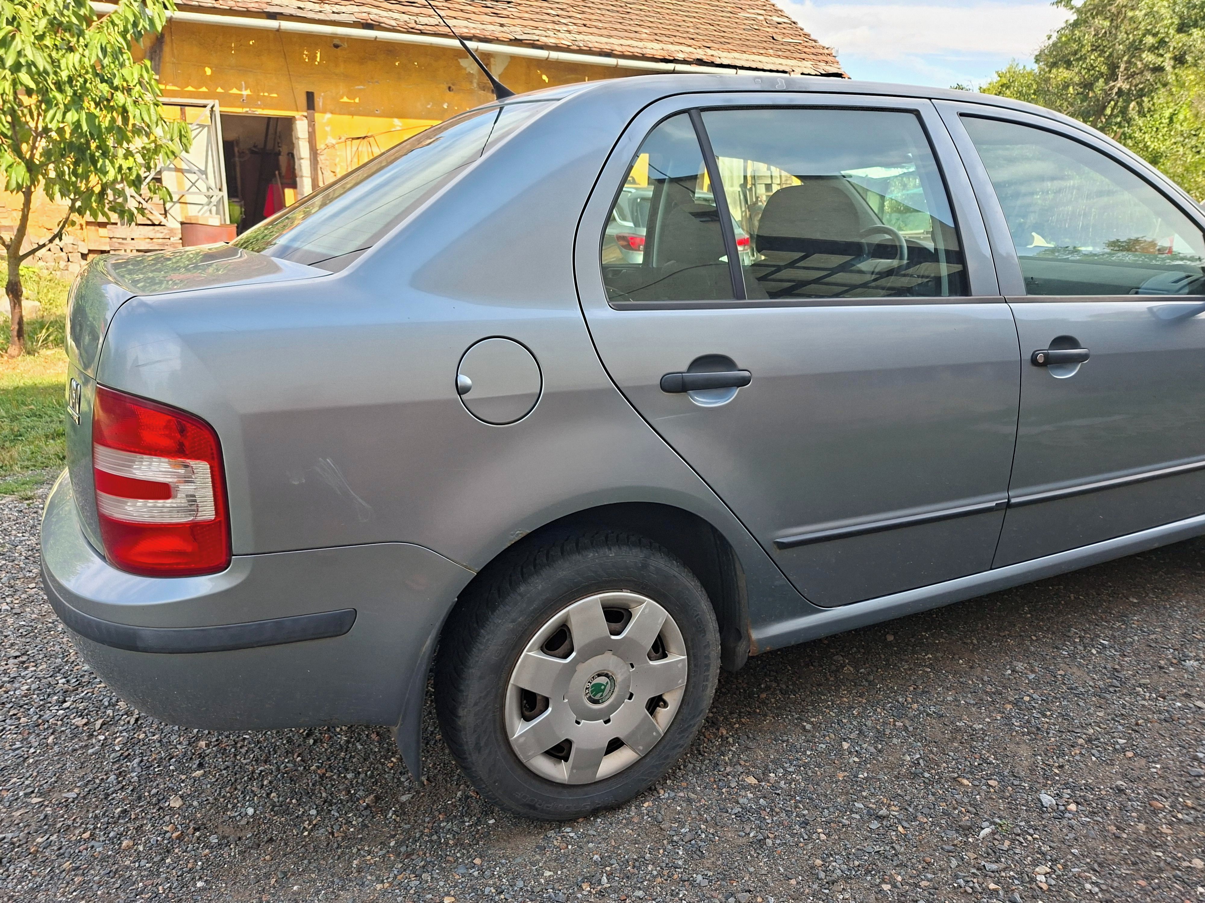 Škoda Fabia, Škoda Fabia Sedan 1.2 HTP 47 - fotka 3