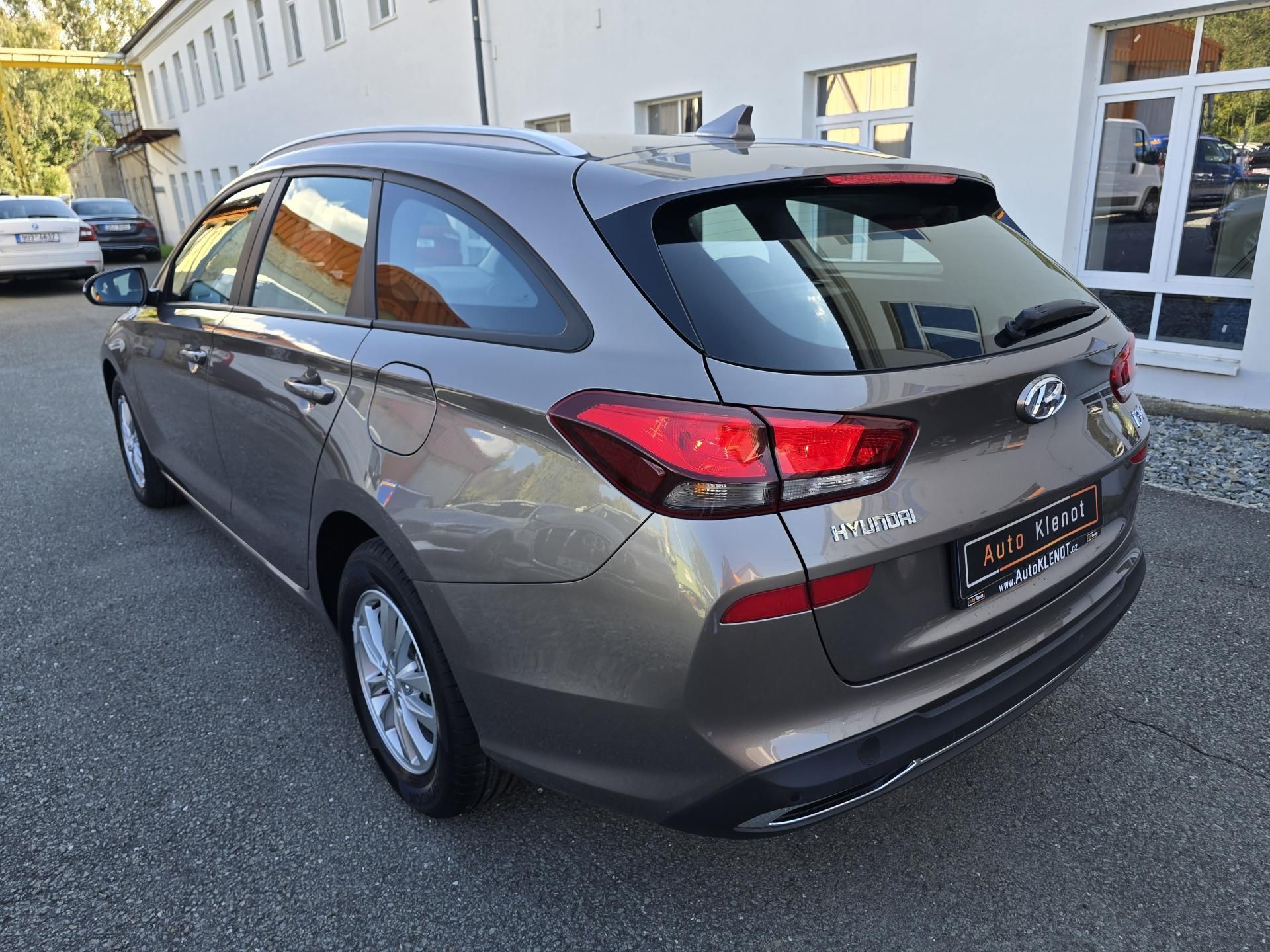 Hyundai i30, 88kW COMFORT LED KAMERA NAVI - fotka 5