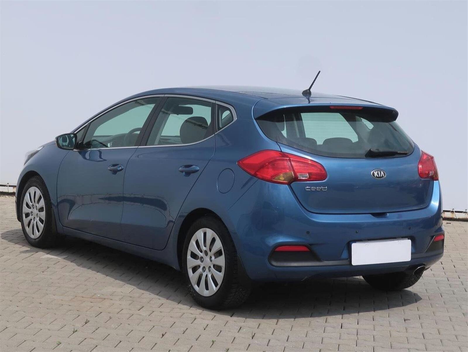 Kia Cee´d, 1.6 GDI, Silver, Serv.kniha - fotka 4