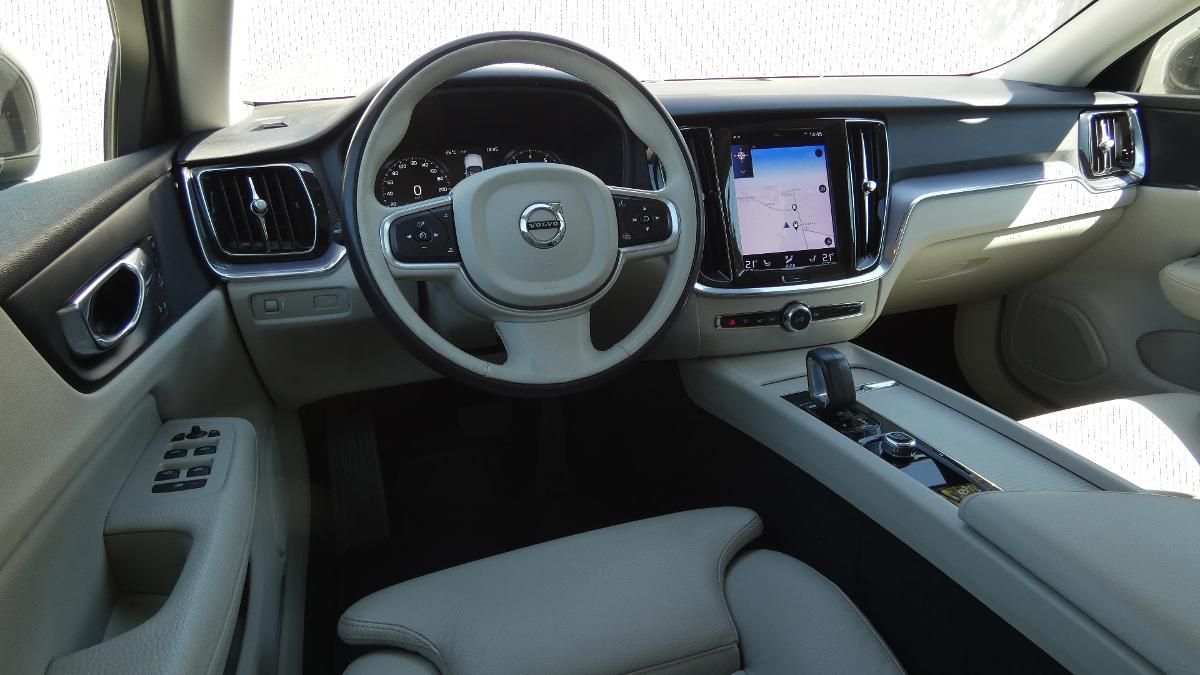 Volvo V60, B4 FWD Momentum Pro Auto - fotka 5