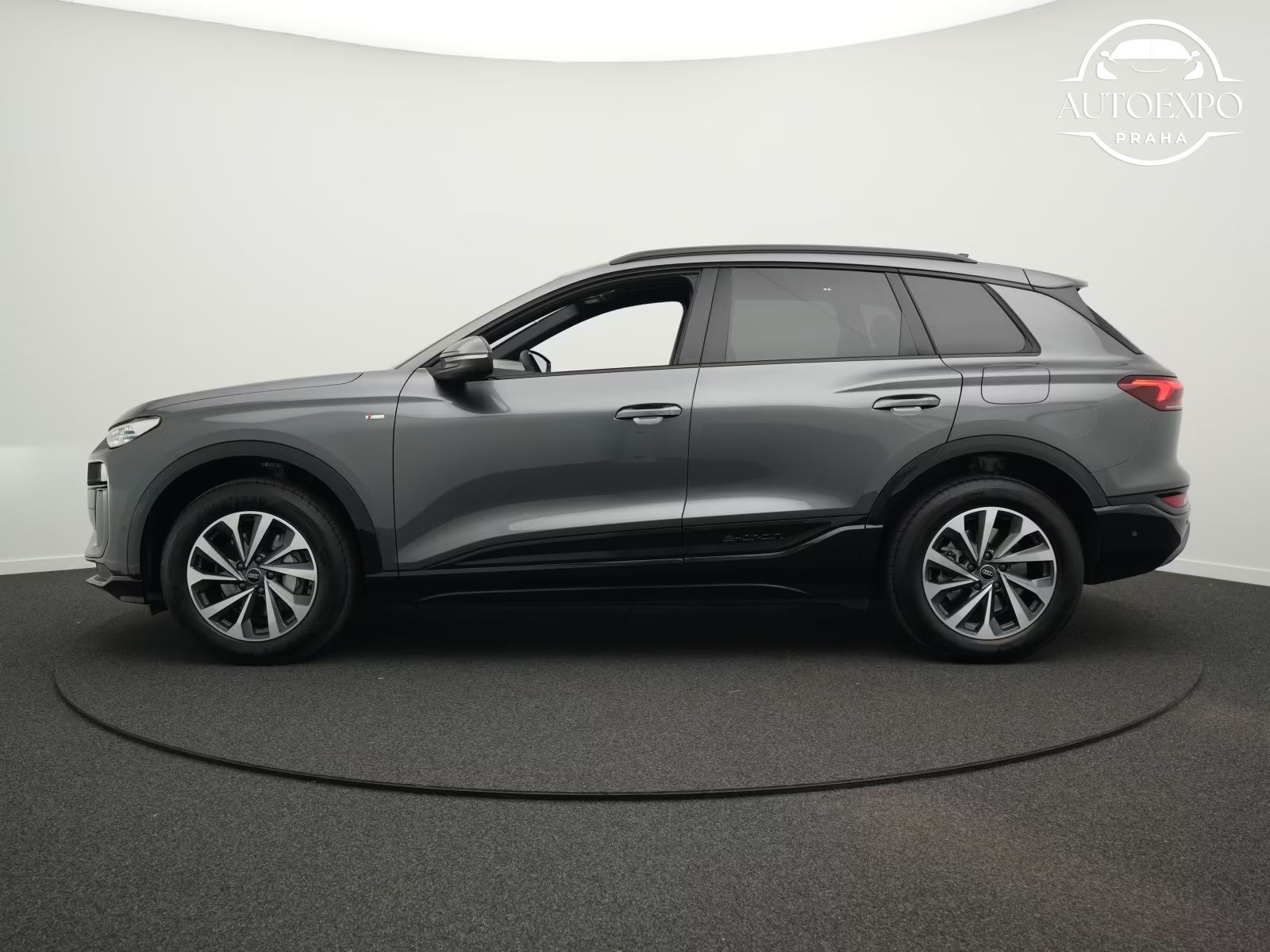 Audi Q6 e-tron, quattro 2x S line* - fotka 6
