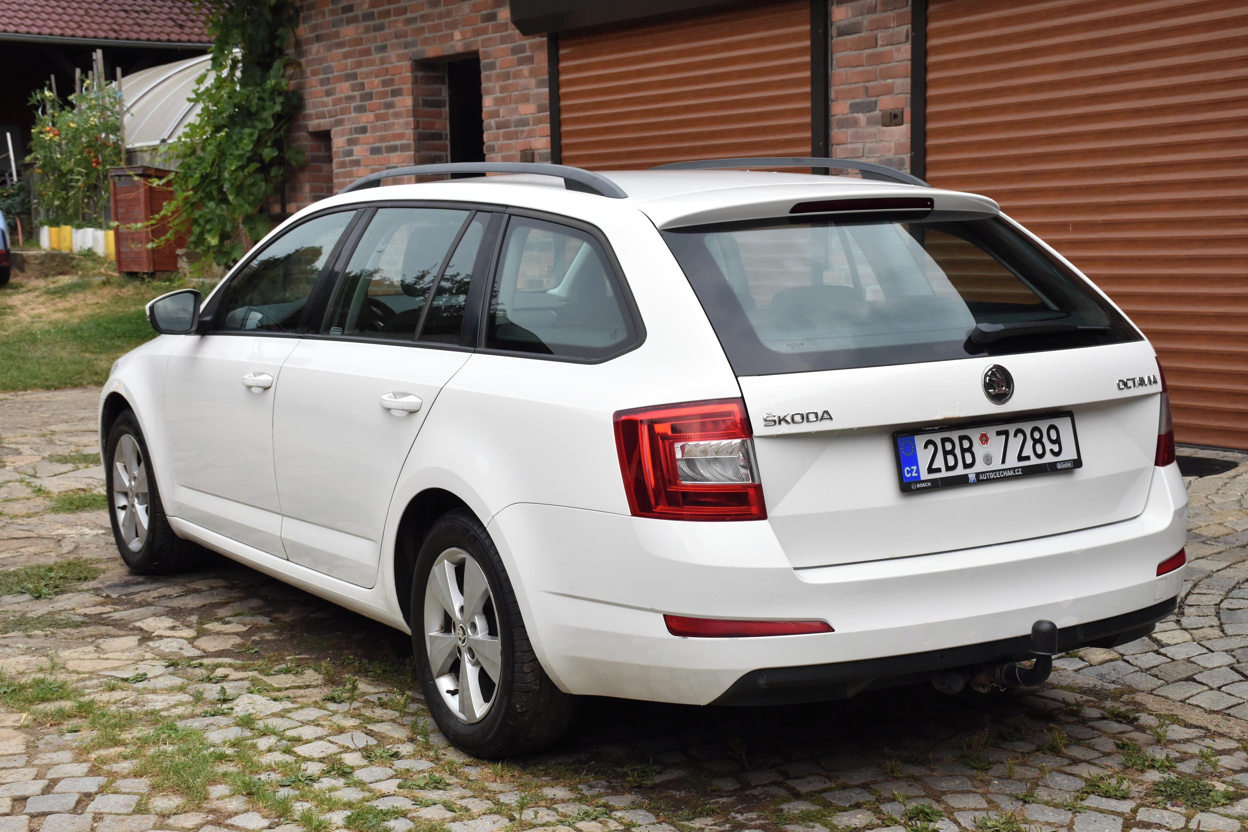 Škoda Octavia, Combi Elegance 1.6TDI tažné - fotka 3