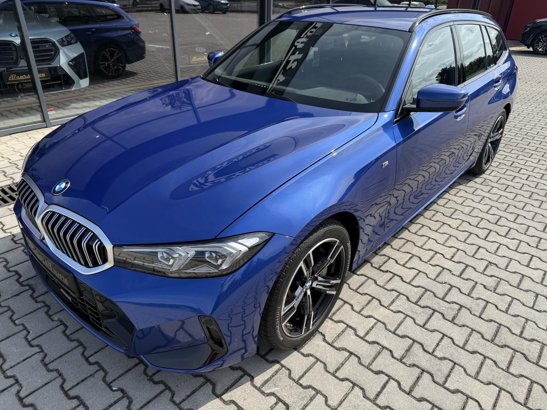 BMW Řada 3, 330i XDRIVE 180kW M-PAKET TOP! - fotka 2