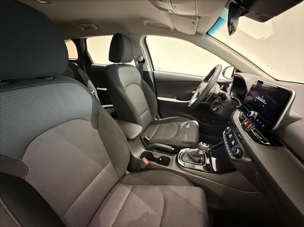 Hyundai i30, 1,6 T-GDI DCT  Go Czech - fotka 3