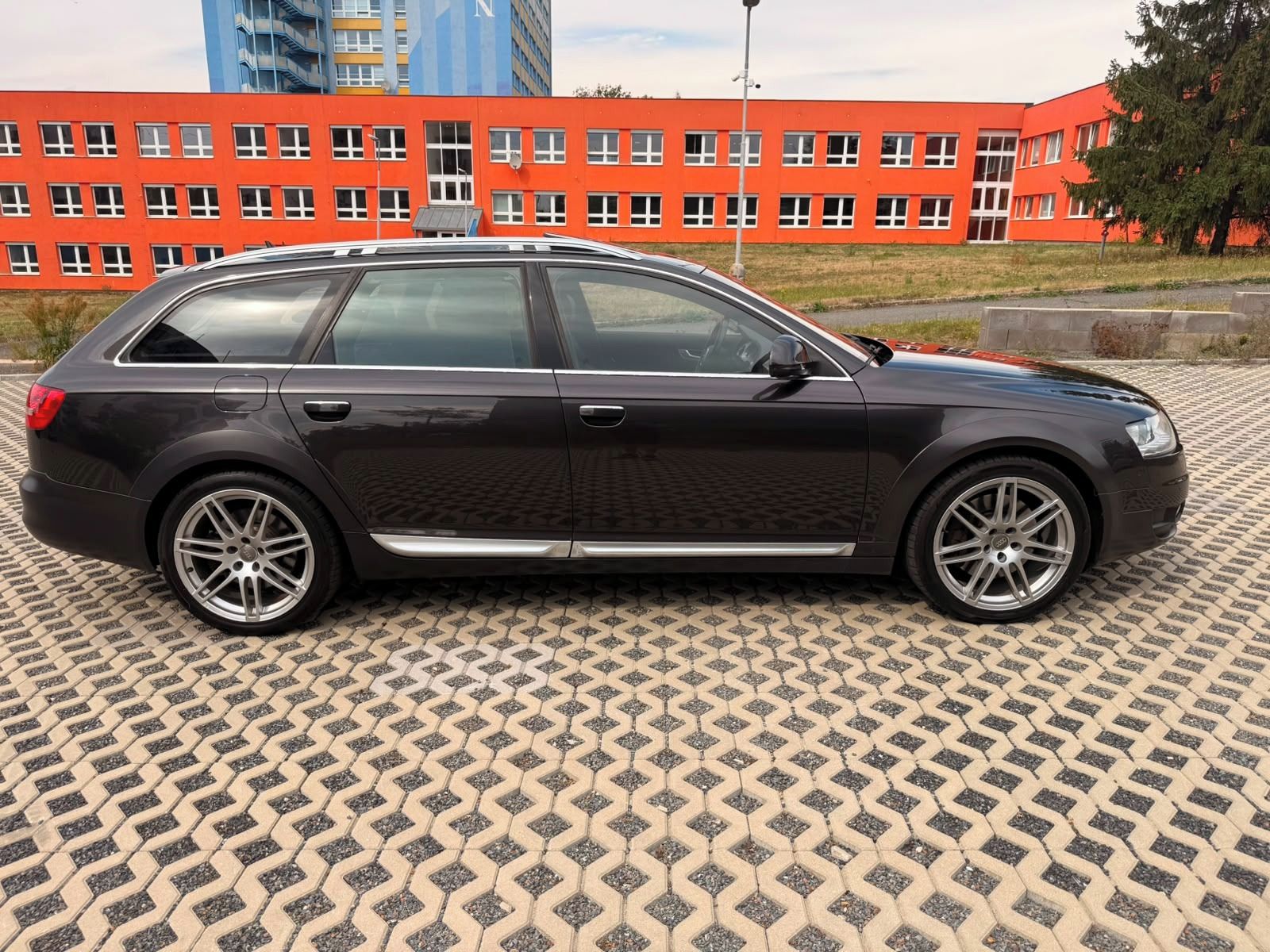 Audi A6 allroad, 4.2 V8, webasto, TOP STAV! - fotka 4