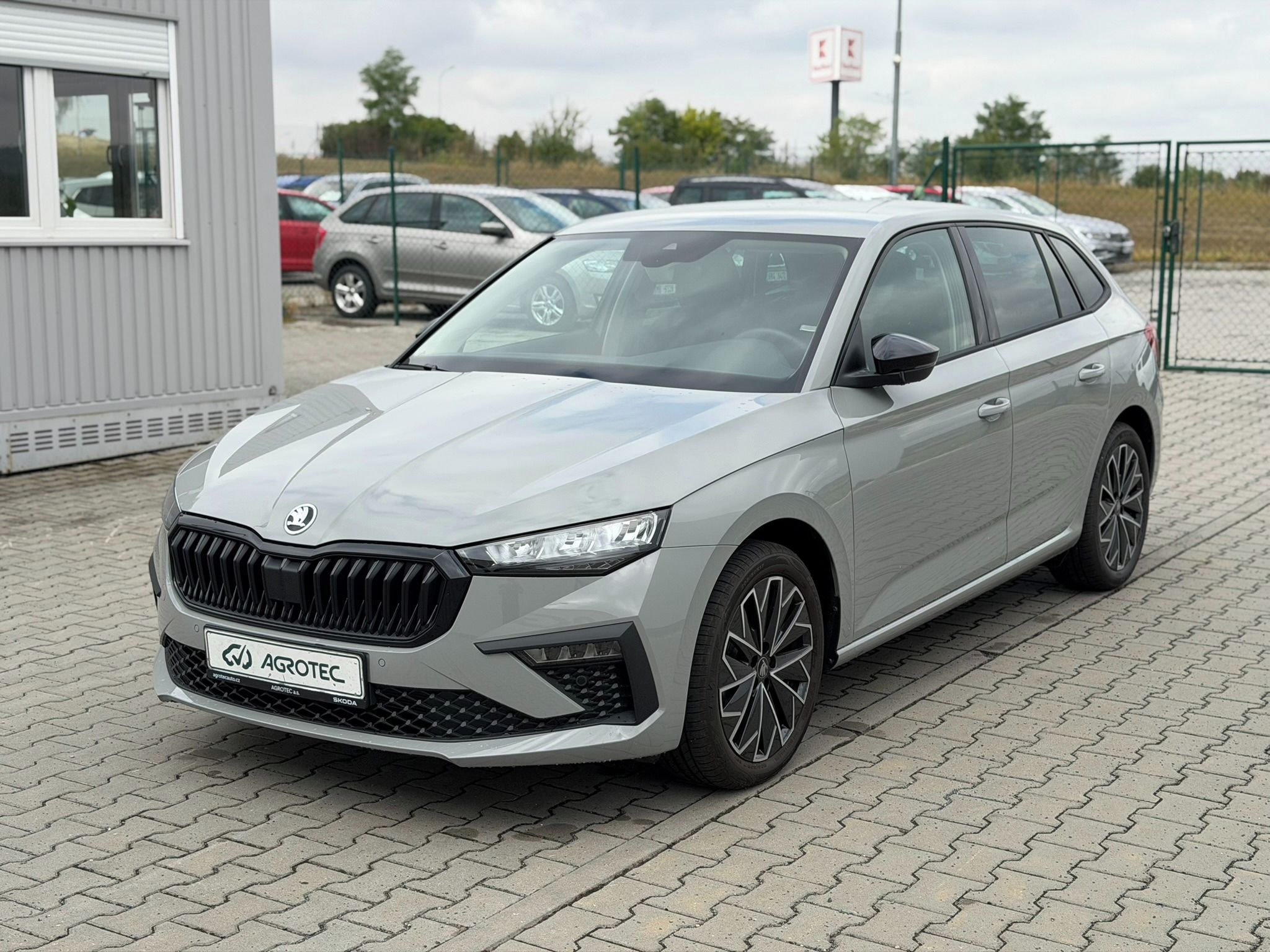 Škoda Scala, 1.0 TSI 85kW Dynamic - fotka 3