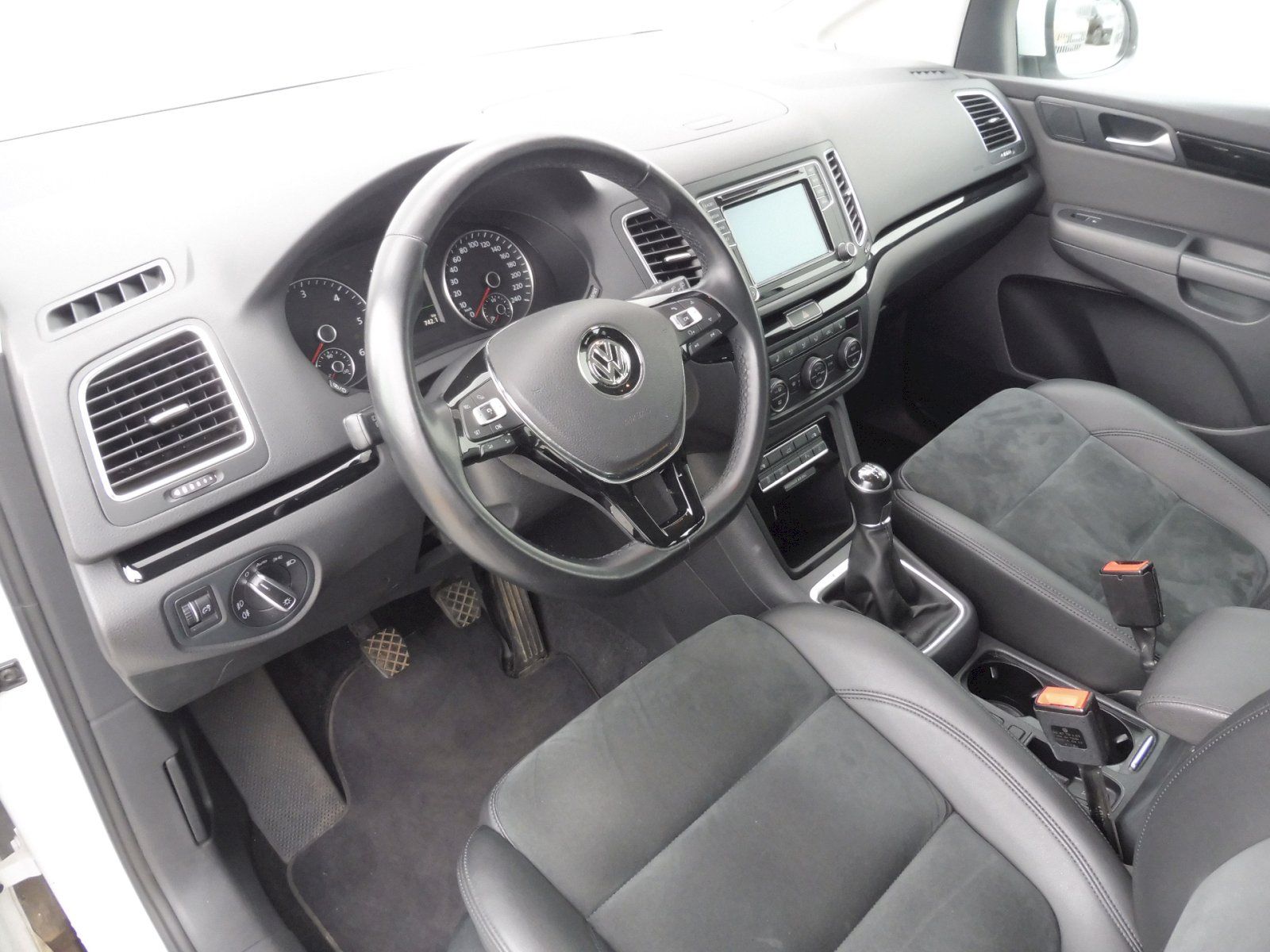 Volkswagen Sharan, Highline 2,0 TDI 110kW 4MOTION - fotka 6