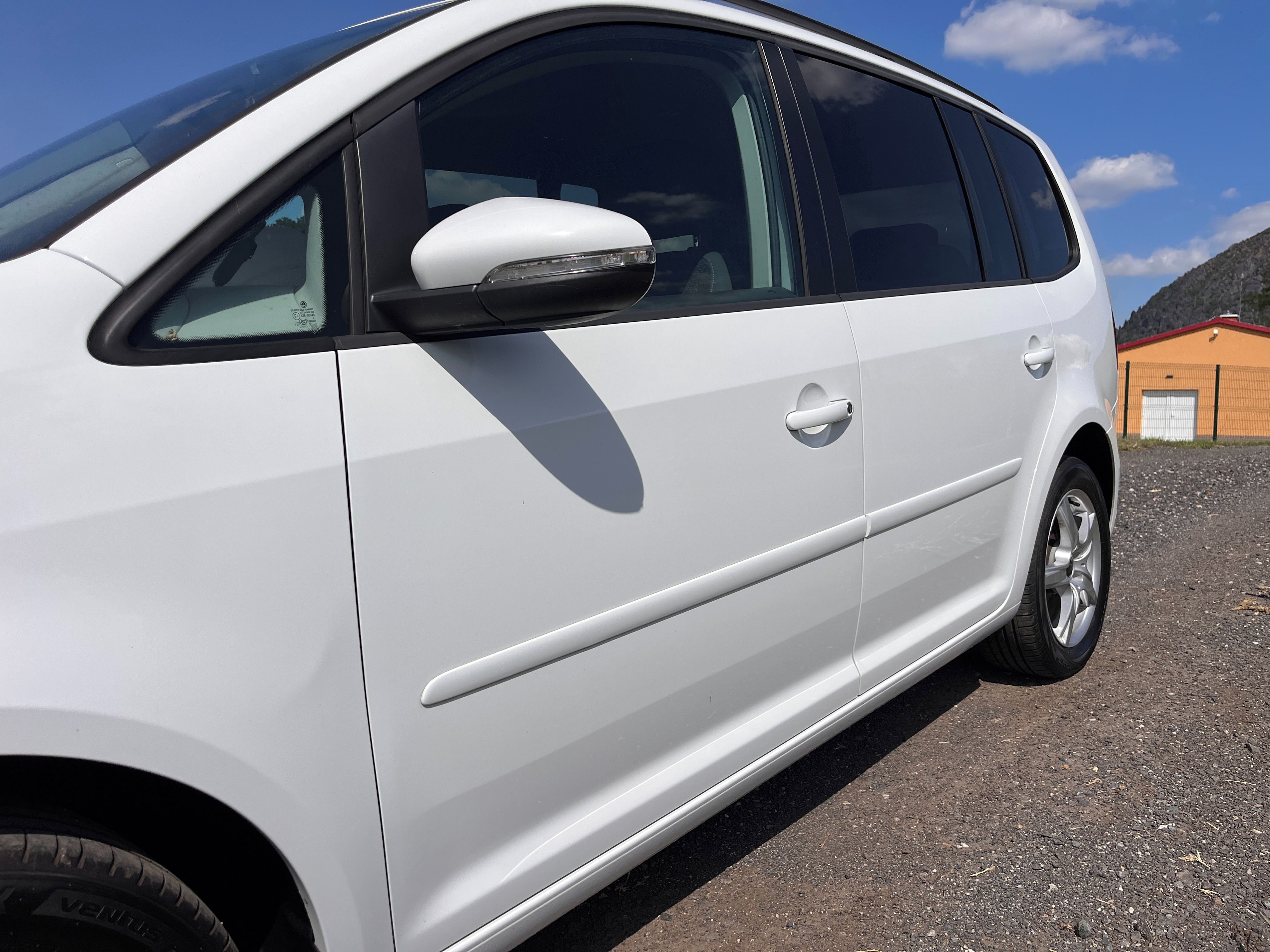 Volkswagen Touran, 2.0 TDI DSG,NAV,KAMERA,BEZ RZI - fotka 5