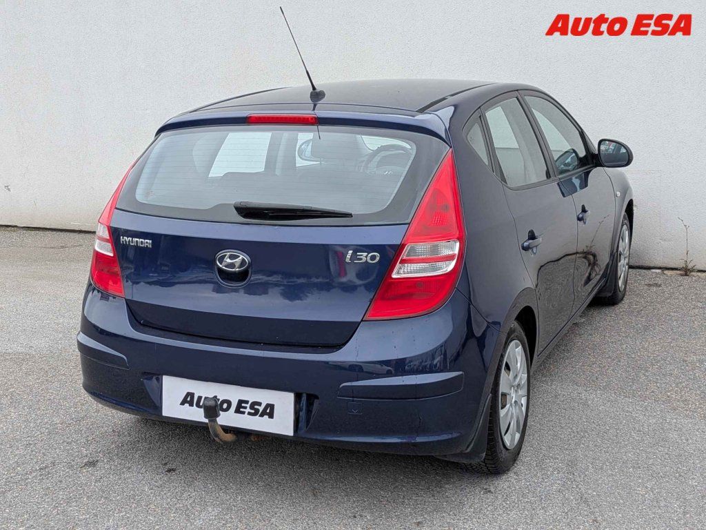 Hyundai i30, 1.4i,ČR,AC,tažné - fotka 4