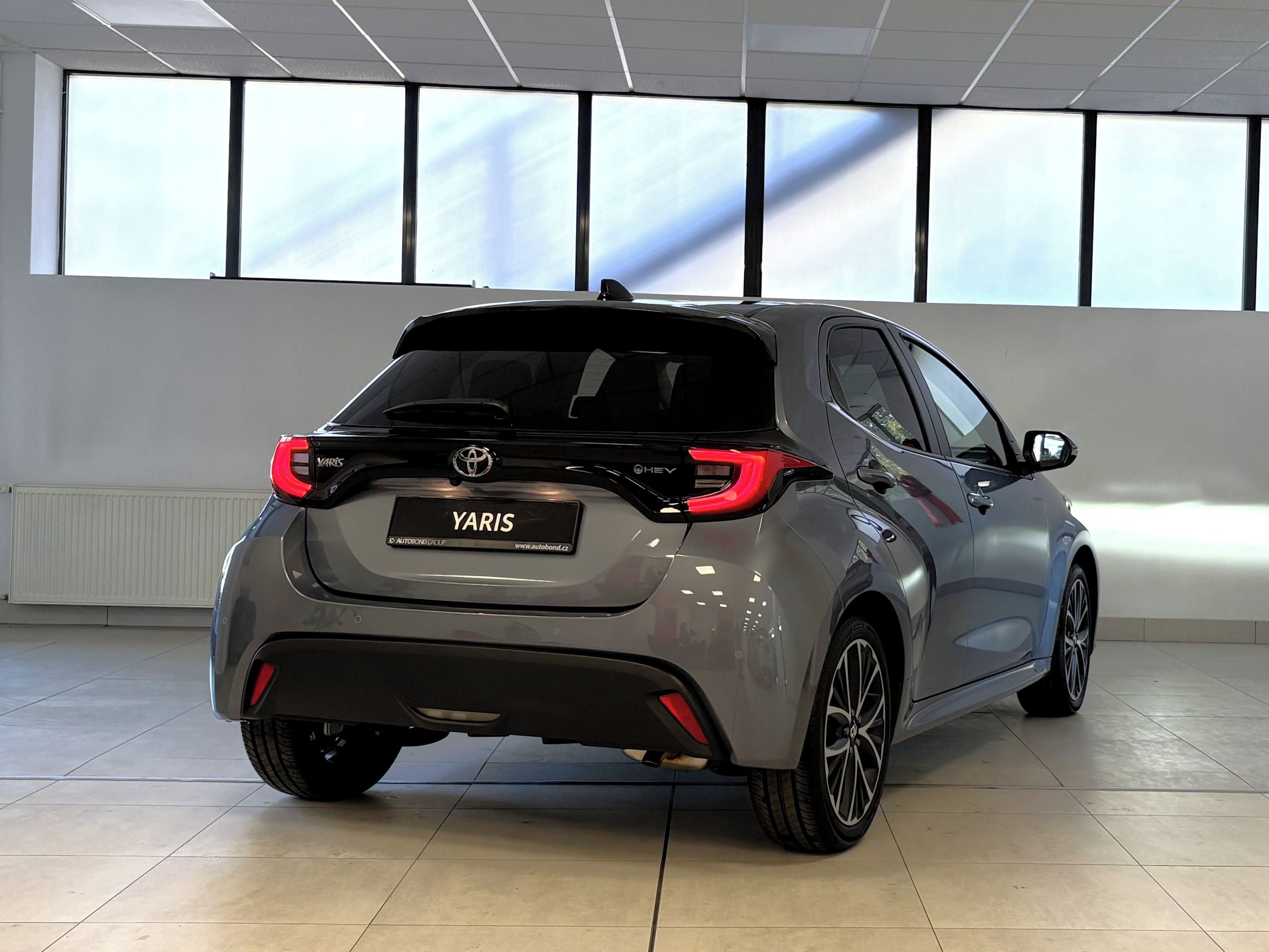 Toyota Yaris, Style, 1.5L., e-CVT hybrid - fotka 5