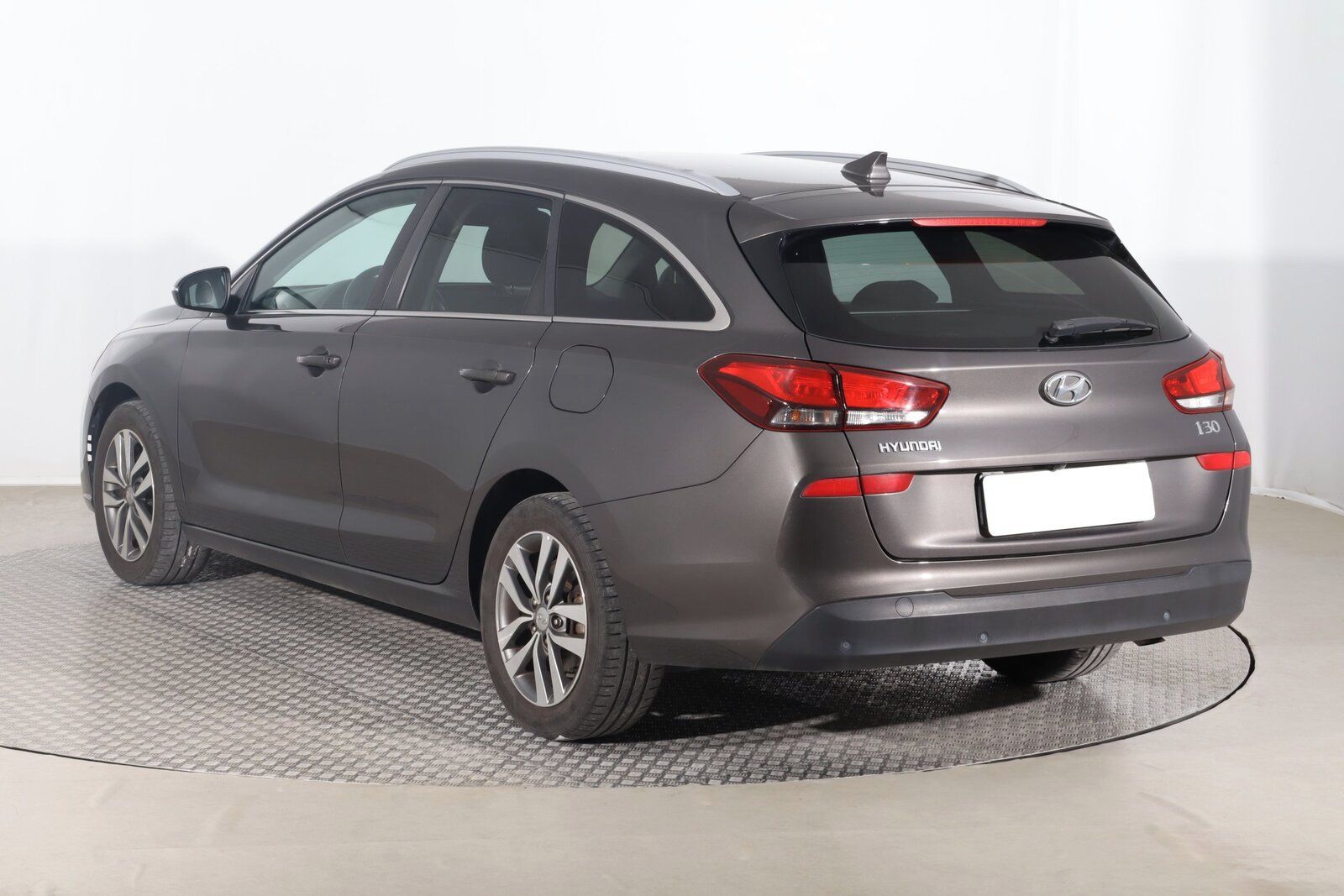 Hyundai i30, 1.4 T-GDI, Family, Serv.kniha - fotka 4
