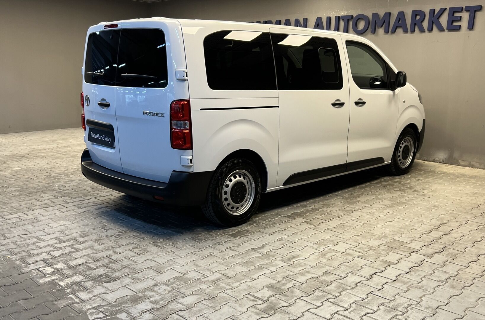 Toyota Proace Verso, 2,0 KOMBI L1 8 MÍST 6MT - fotka 2
