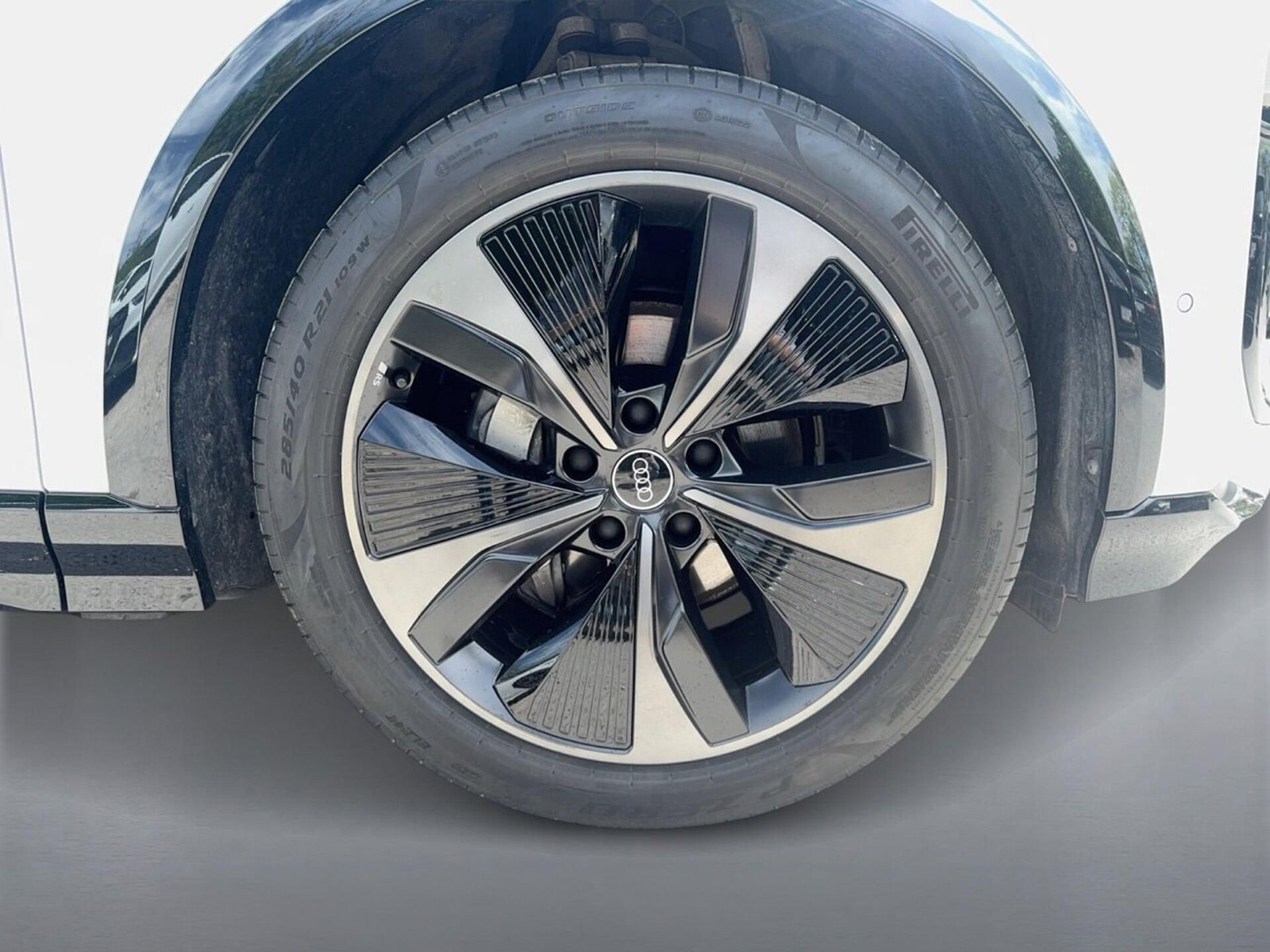 Audi Q6 e-tron, 285kW q S-Line Tech+ Matrix Ta - fotka 6