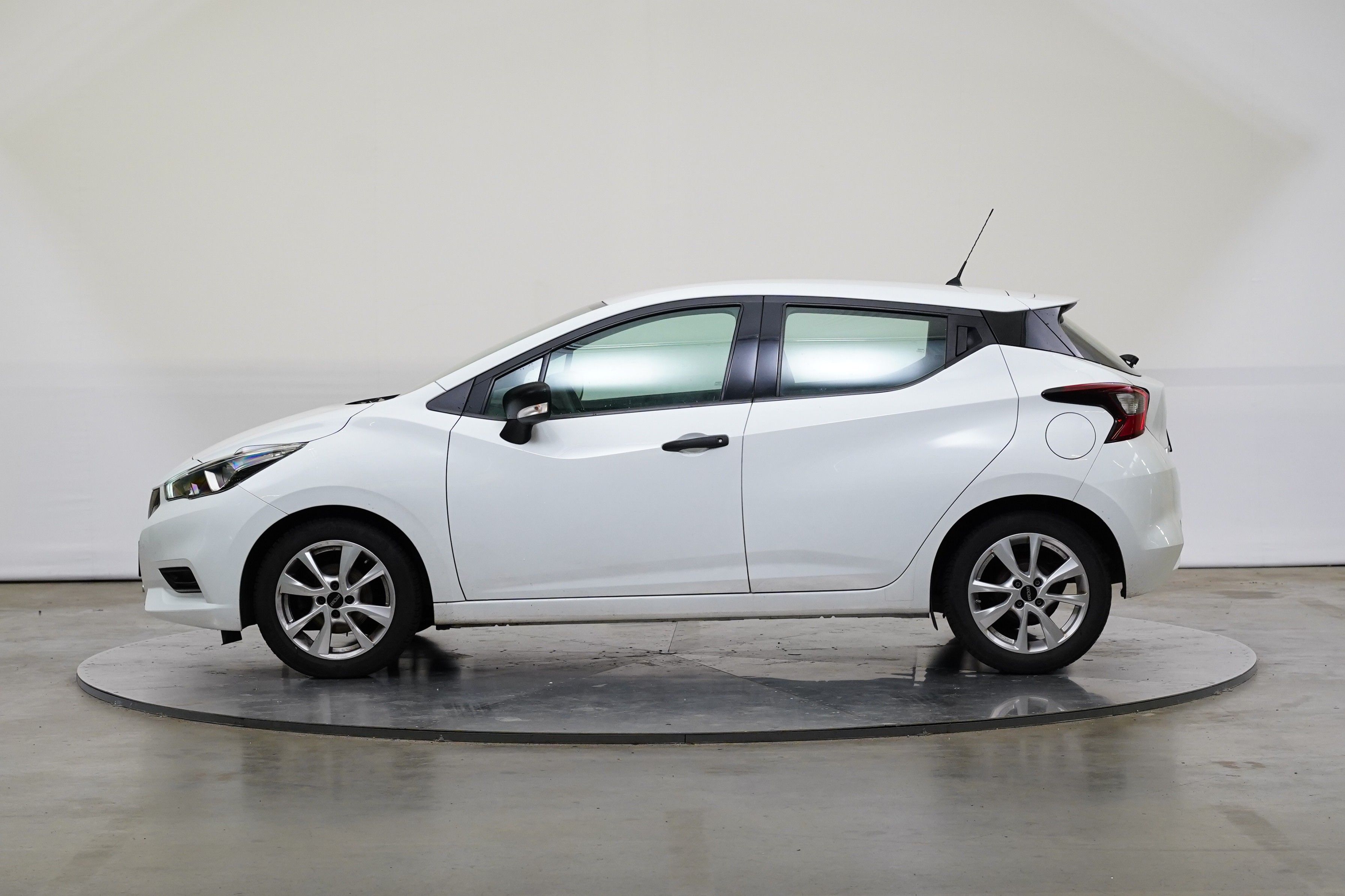Nissan Micra, 1.0 i 52 kW Visia Plus - fotka 3