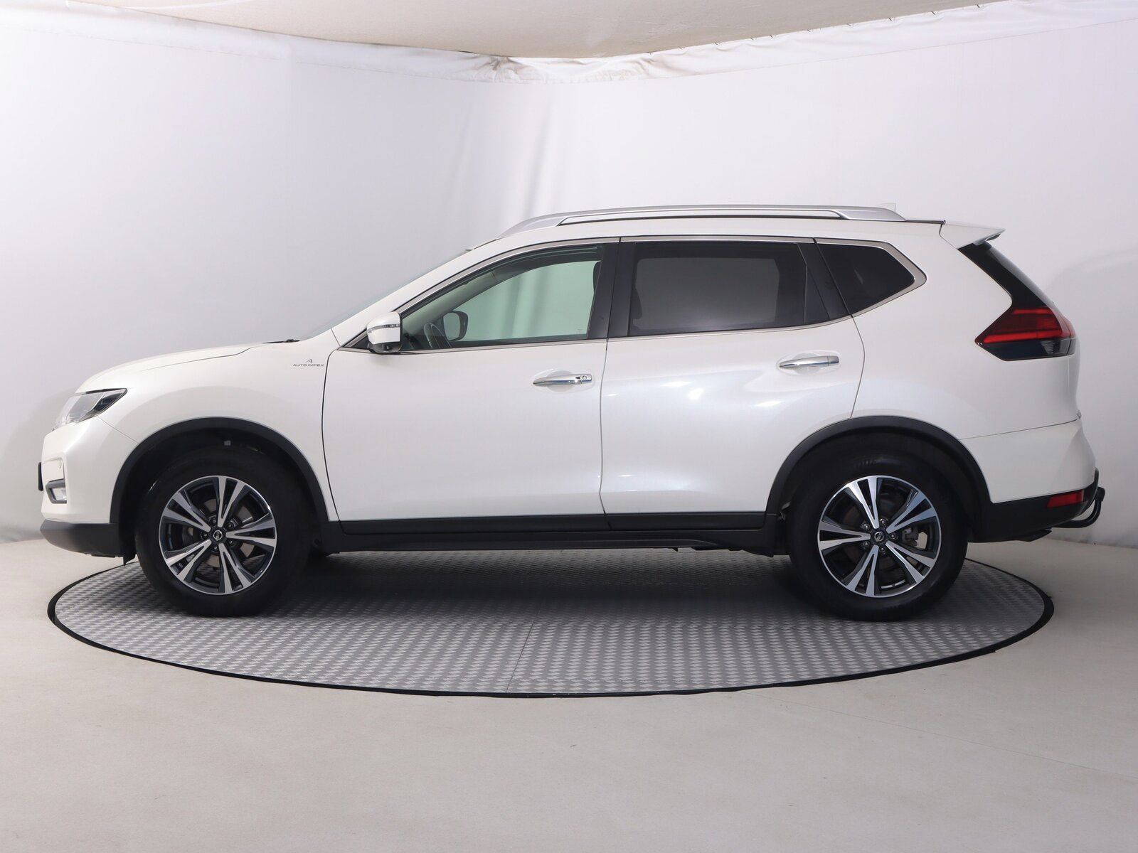 Nissan X-Trail, 1.6 DIG-T, Serv.kniha - fotka 3