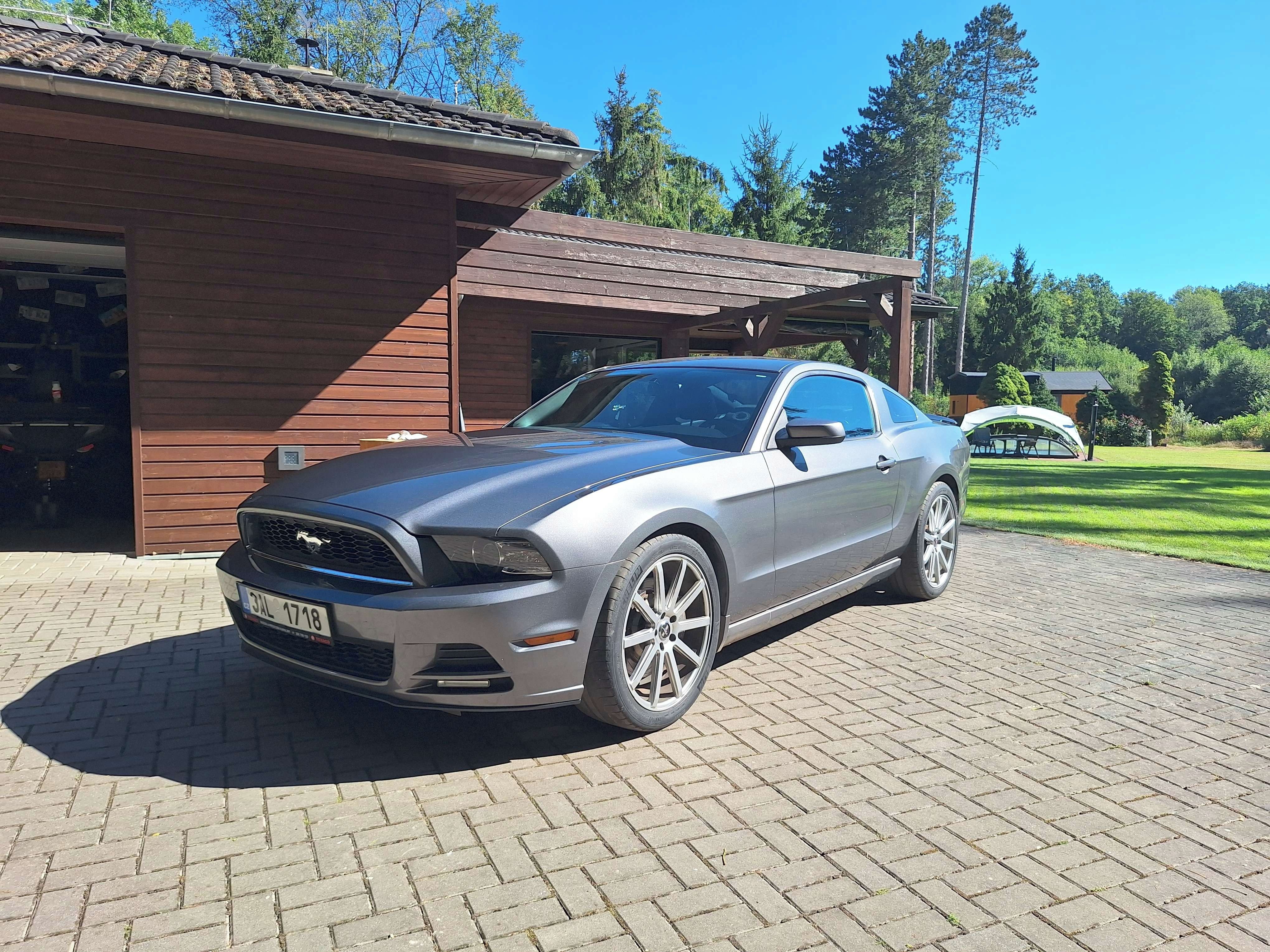 Ford Mustang, Ford Mustang 3.7 V6 Premium