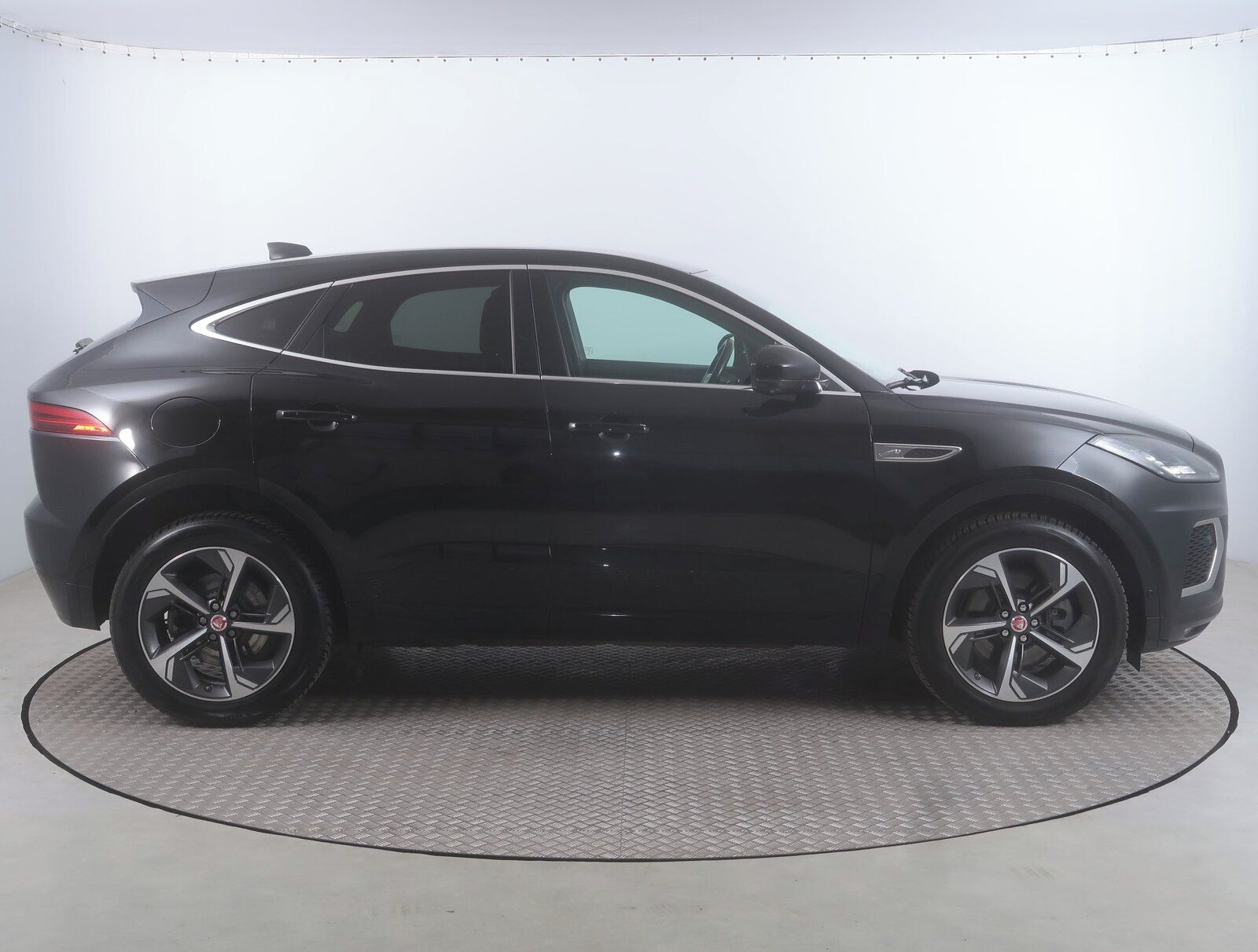 Jaguar E-Pace, P300e AWD, 4X4, Automat - fotka 6