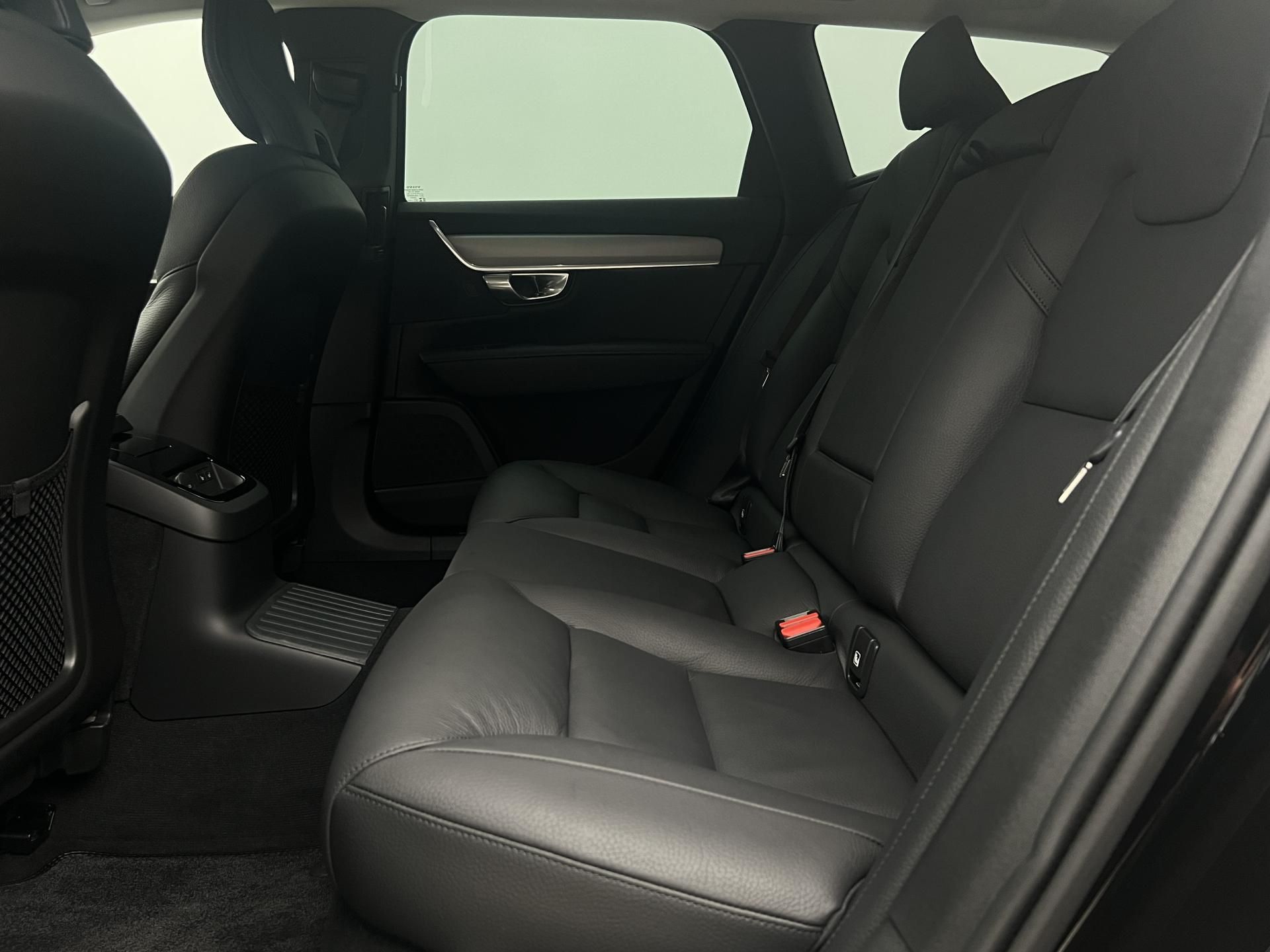 Volvo V90, T6 AWD DARK PLUS AUT - fotka 6