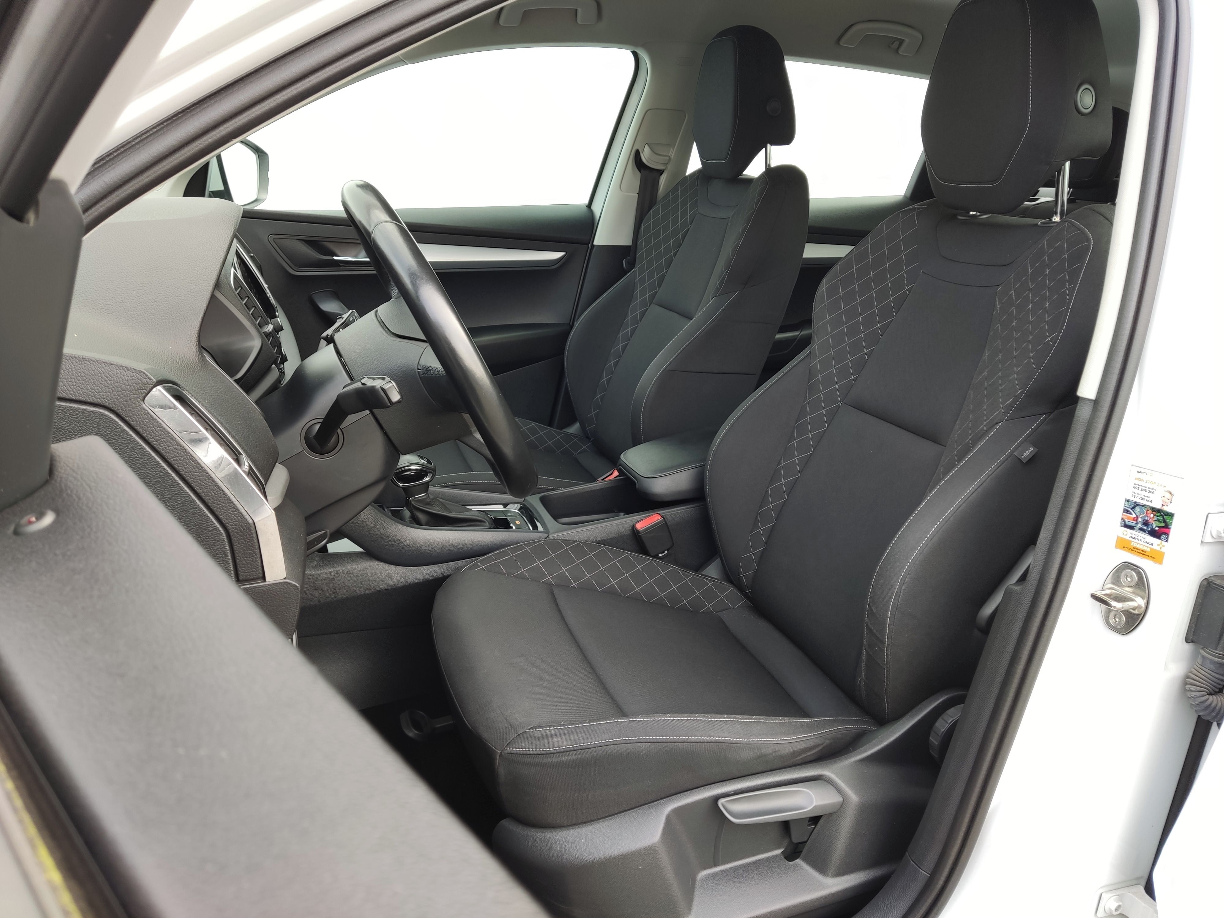 Škoda Karoq, 1.6 TDI 85kW DSG Ambition Plus - fotka 6