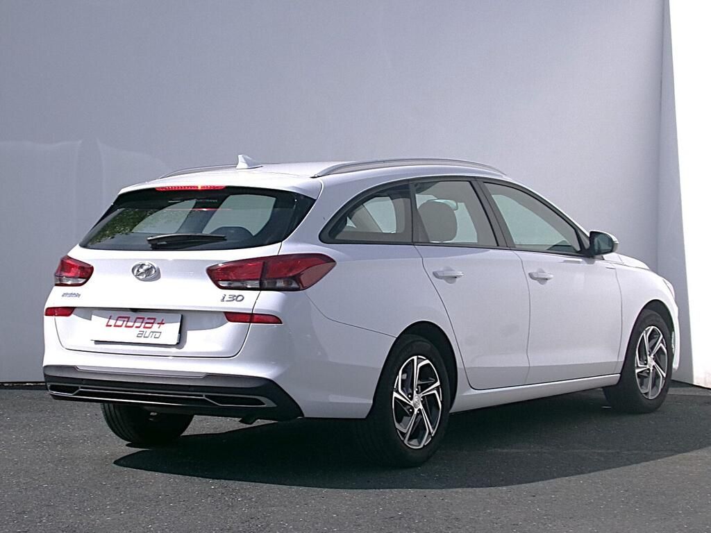Hyundai i30, Comfort 1.5 81 kW - fotka 2