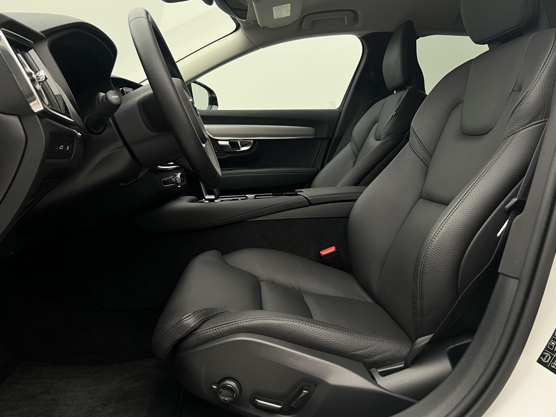 Volvo V90, T6 AWD DARK PLUS RECHARGE AUT - fotka 3