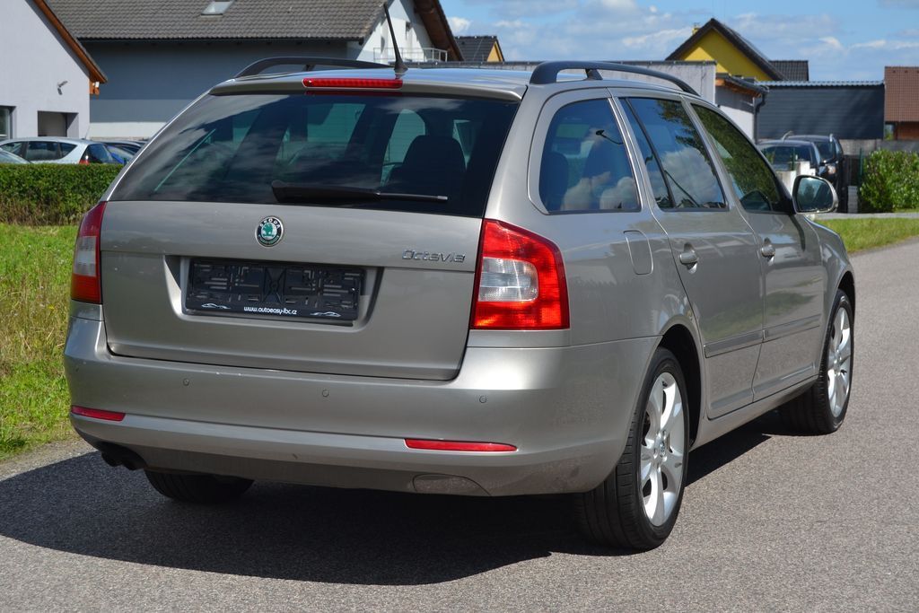 Škoda Octavia, 1.4 TSI 90kW Elegance kombi - fotka 4