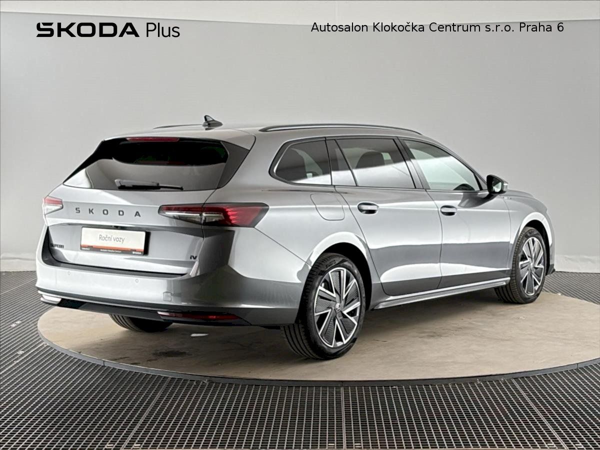 Škoda Superb, iV TSI150 kW Sportline 6DSG - fotka 2
