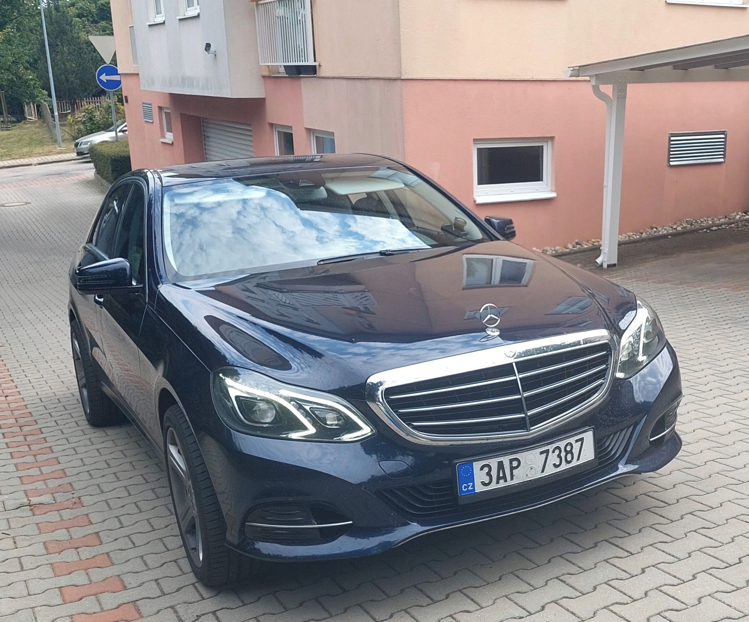 Mercedes-Benz Třídy E, 350 CGI 225kw 4 matic - fotka 2