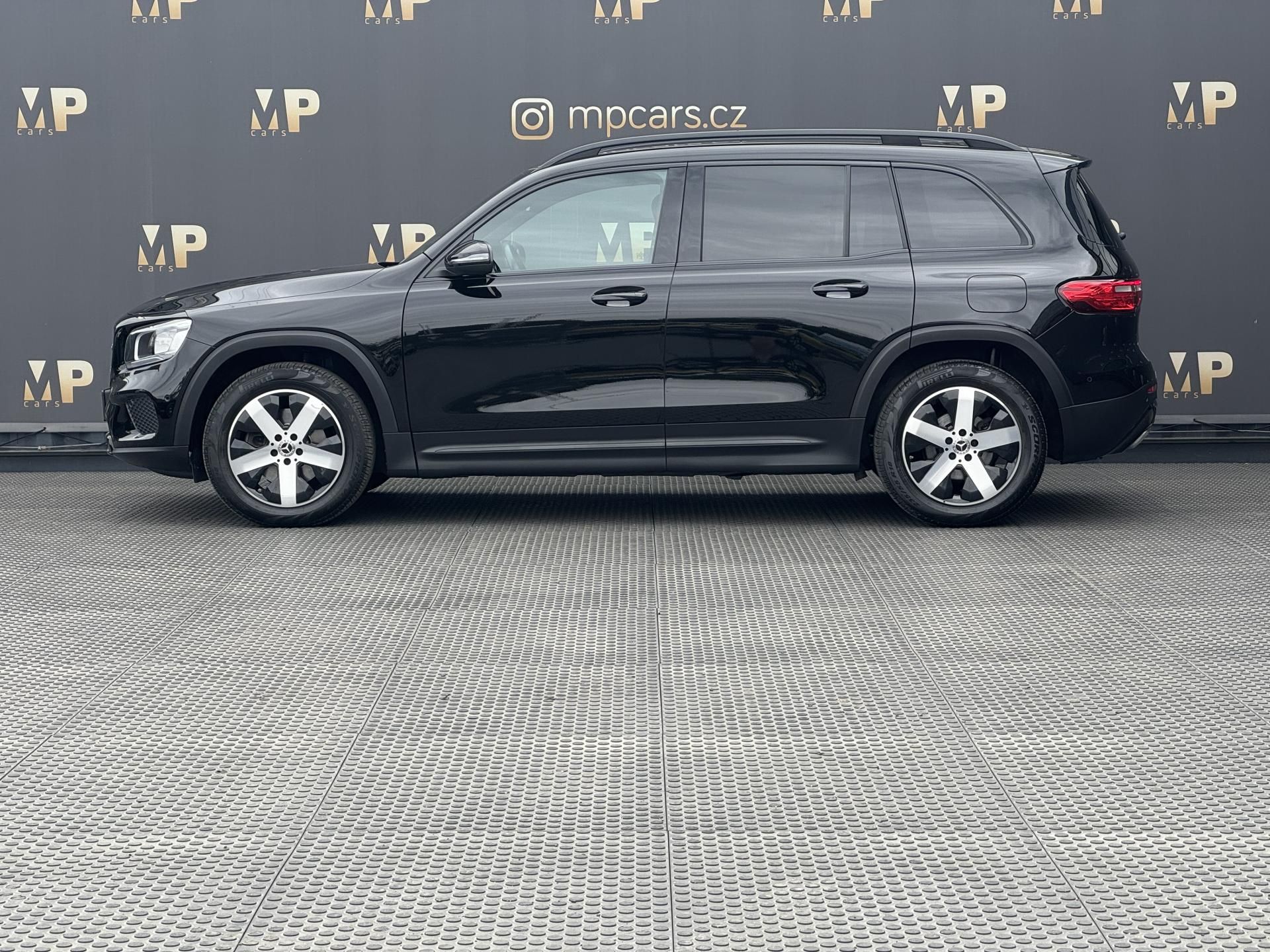 Mercedes-Benz GLB, 200d 4Matic Progressive, DPH - fotka 5