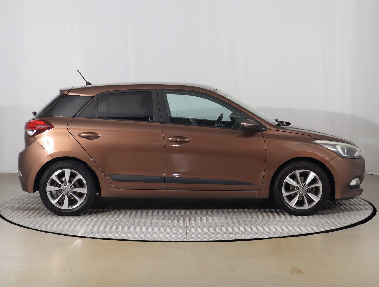 Hyundai i20, 1.2, Serv.kniha - fotka 6