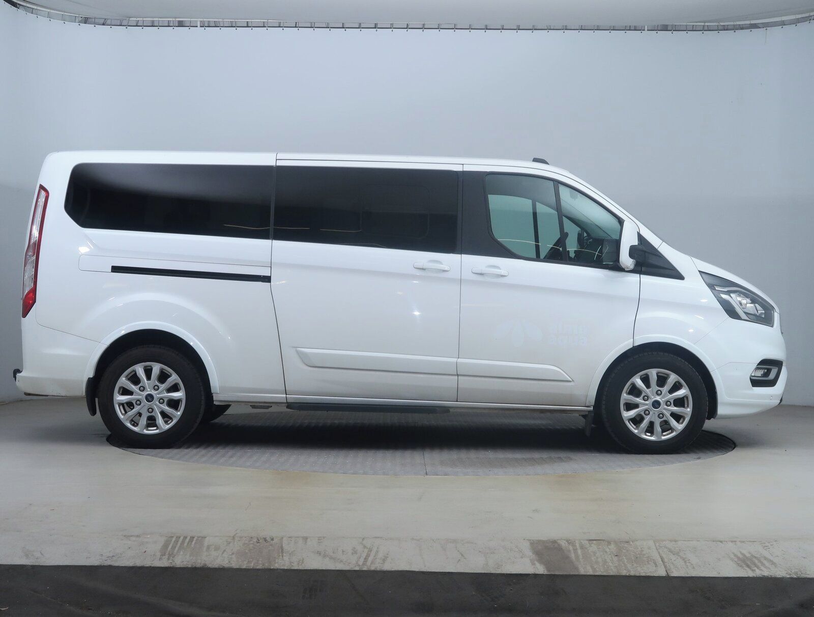 Ford Tourneo Custom, 2.0 EcoBlue mHEV, Titanium - fotka 6