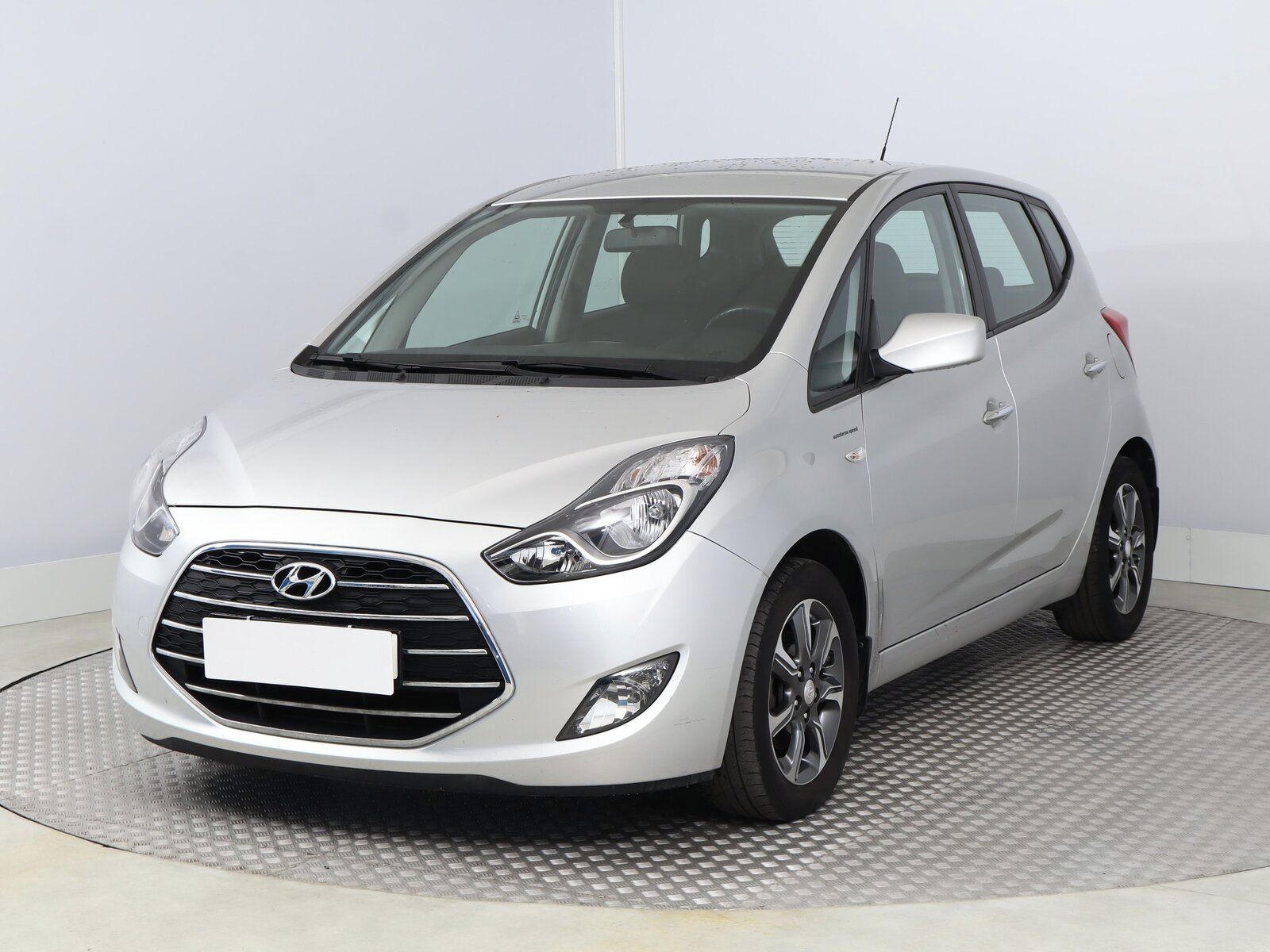 Hyundai ix20, 1.6 CVVT, Automat, Serv.kniha - fotka 2