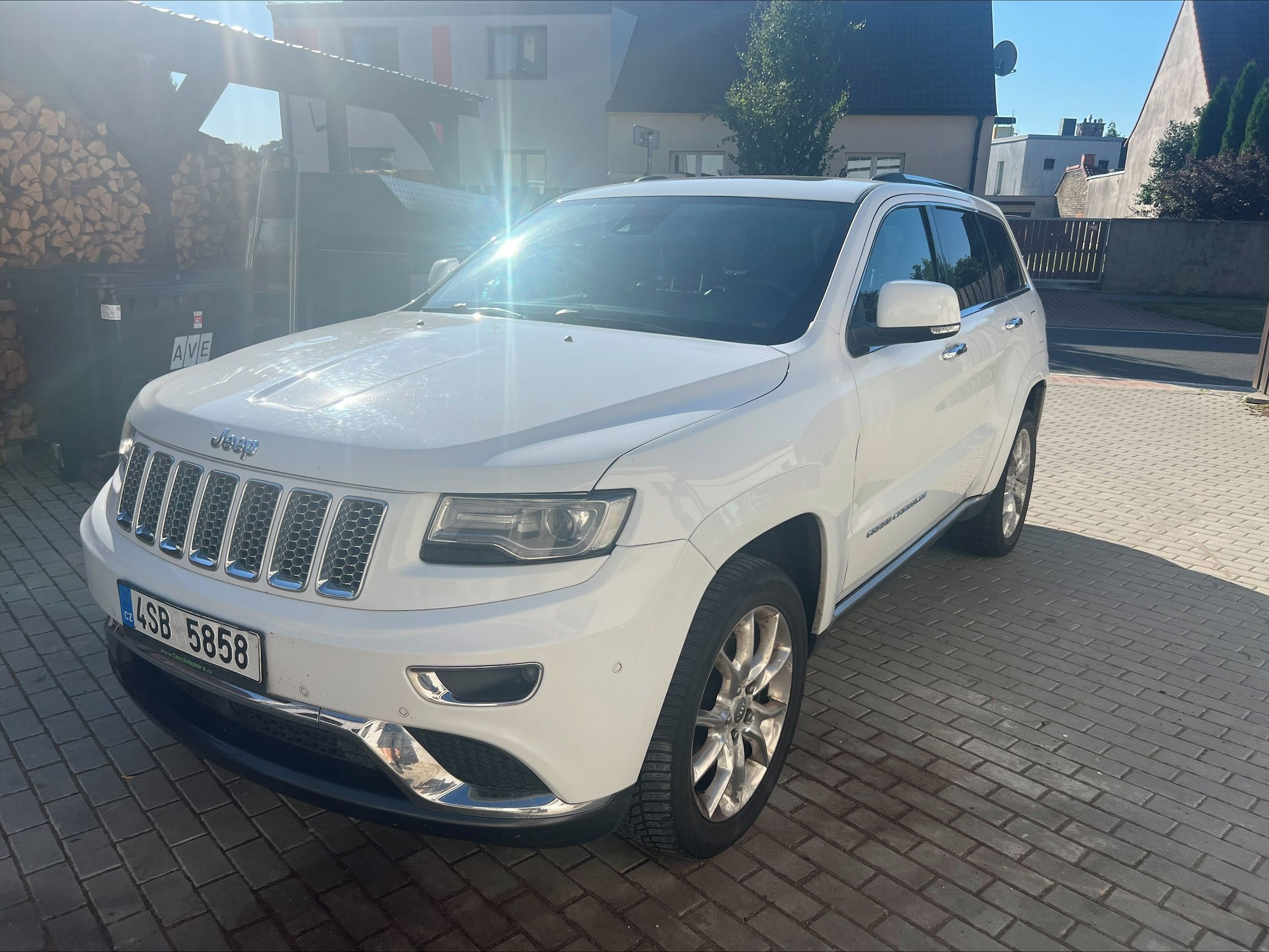 Jeep Grand Cherokee, 3.0 CRD 184 KW/ výbava SUMMIT - fotka 2
