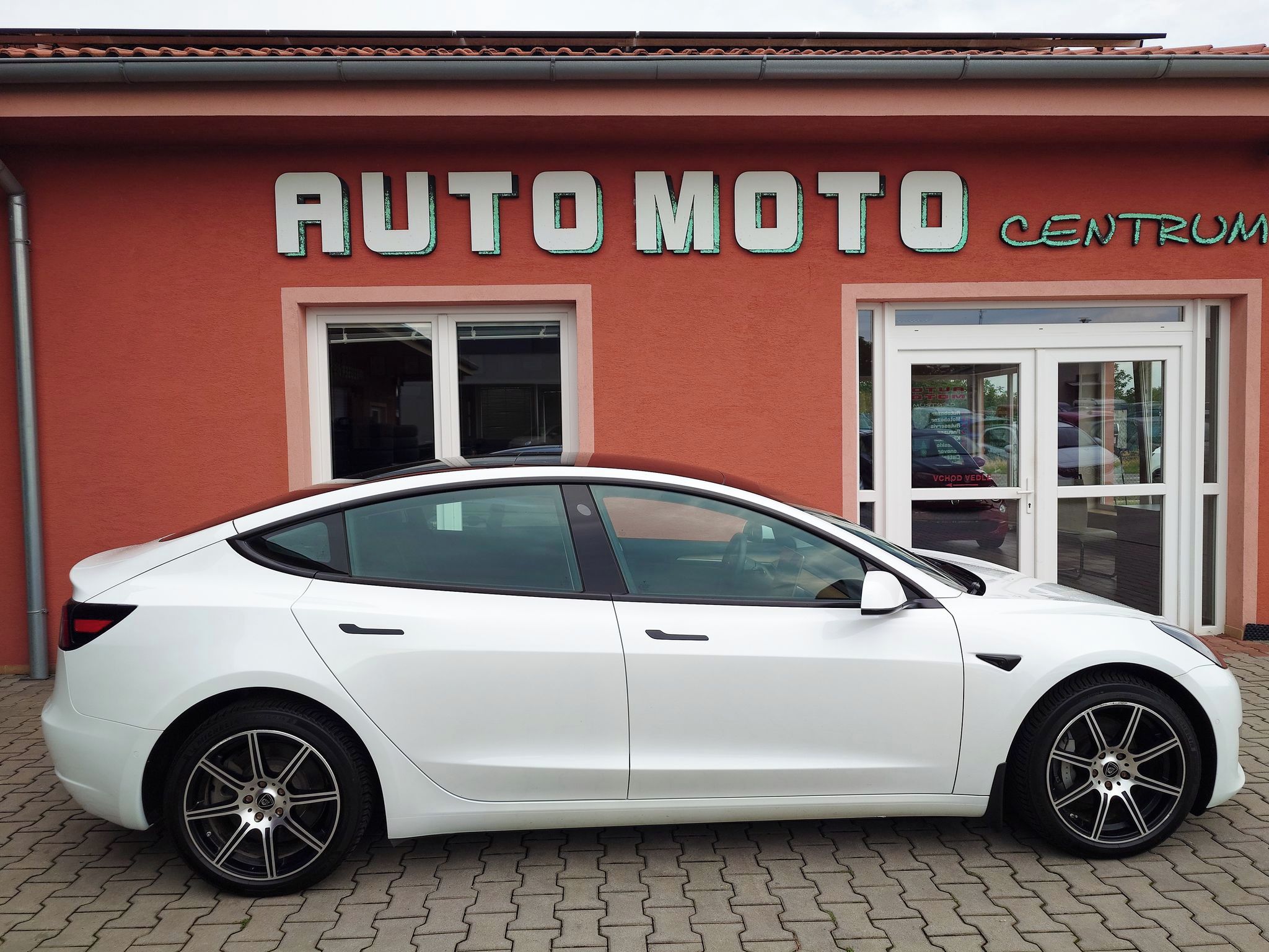 Tesla Model 3, Long Range Dual Motor - 366 kW - fotka 6