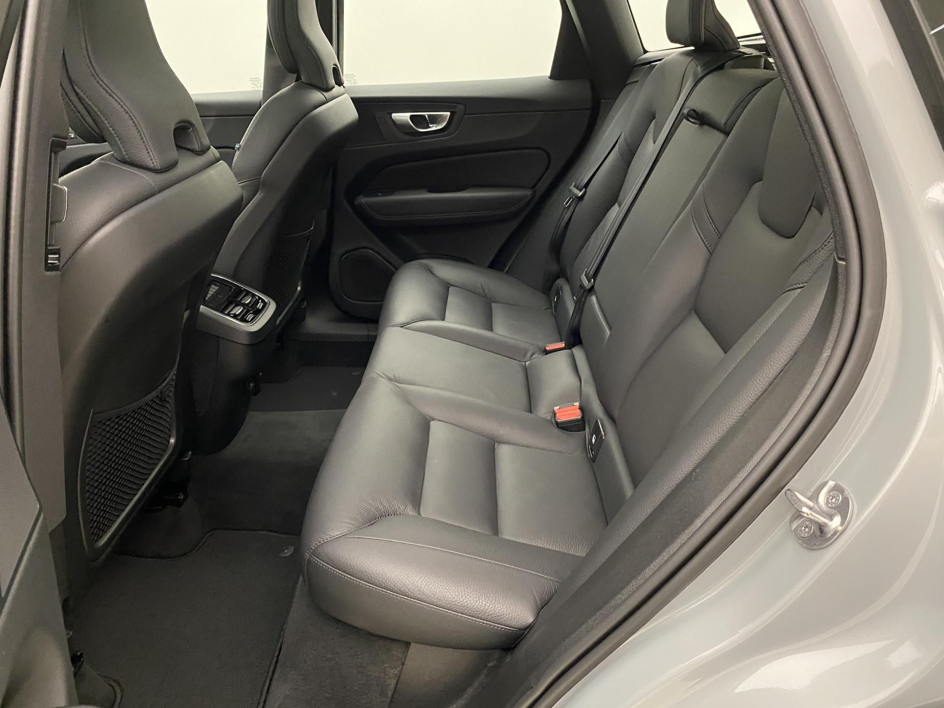 Volvo XC60, B5 AWD DARK ULTIMATE AUT CZ - fotka 5