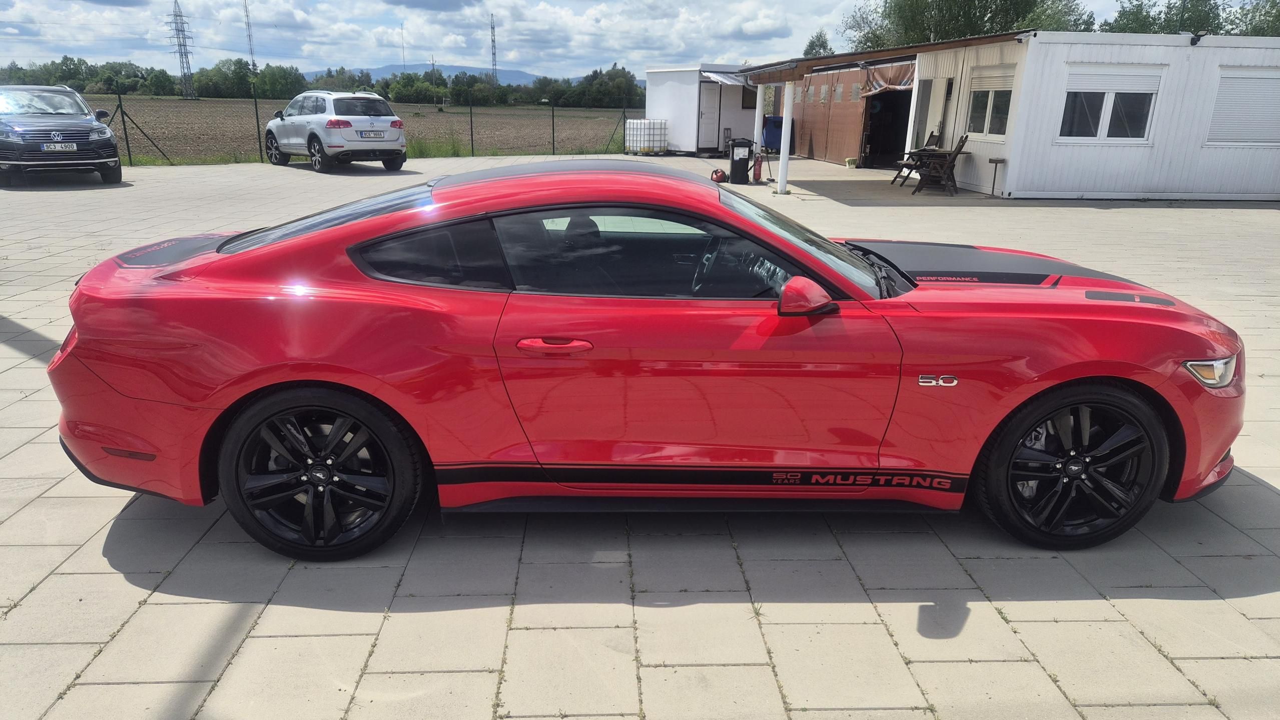 Ford Mustang, 2.3T  50 Years Edition 233kw - fotka 5