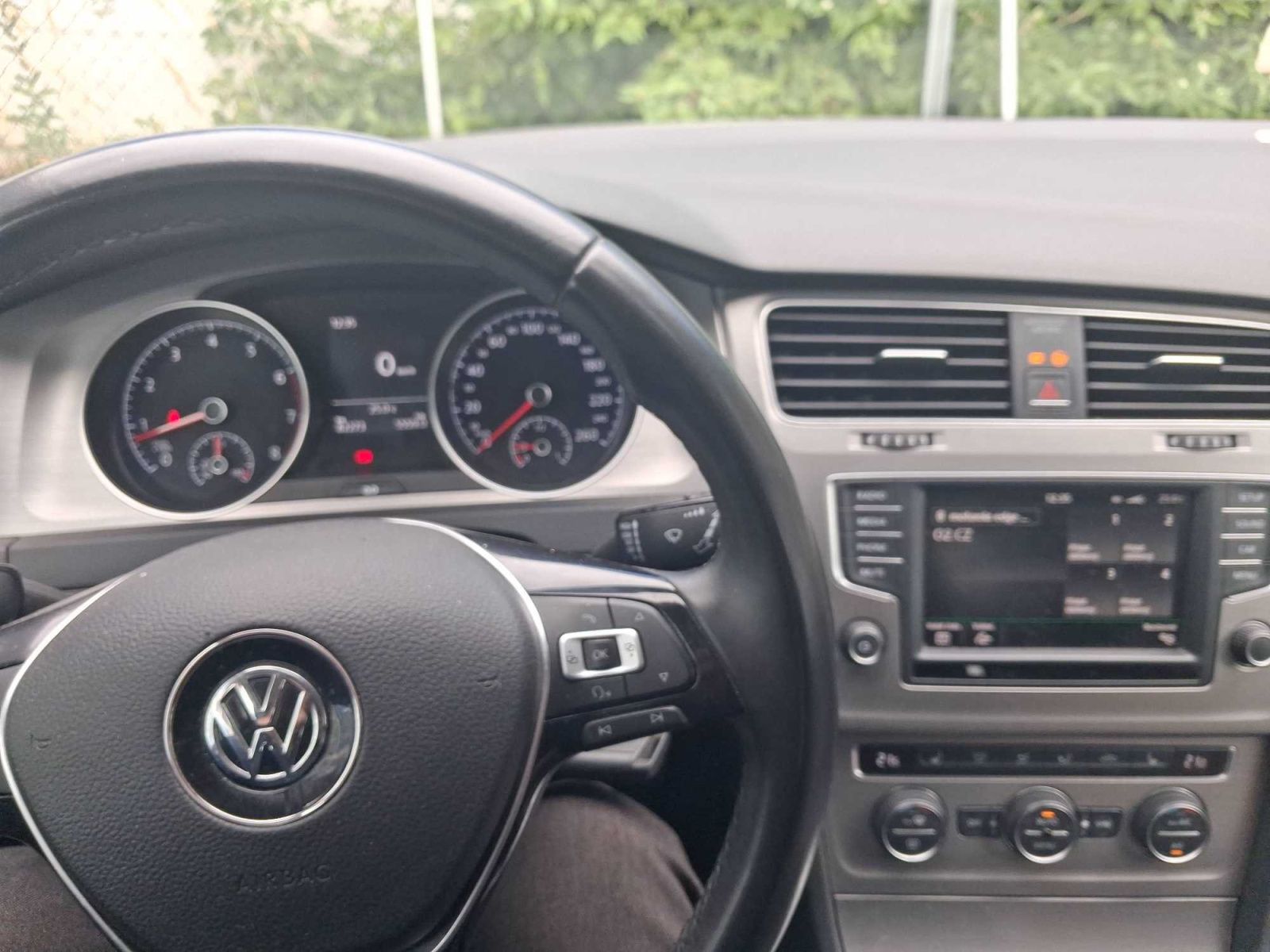 Volkswagen Golf, 1.2 TSI, Highline, Serv.kniha - fotka 3