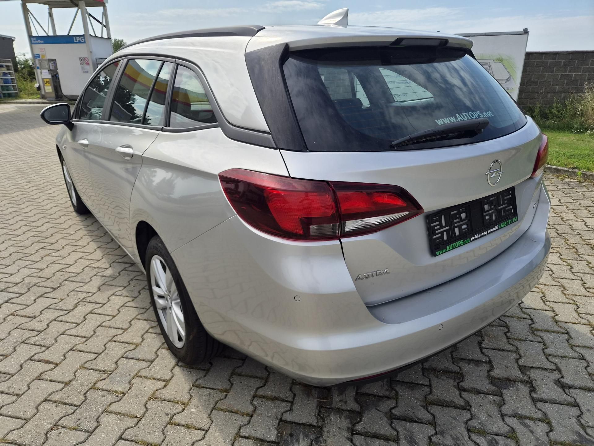 Opel Astra, 1,6 CDTI - fotka 4