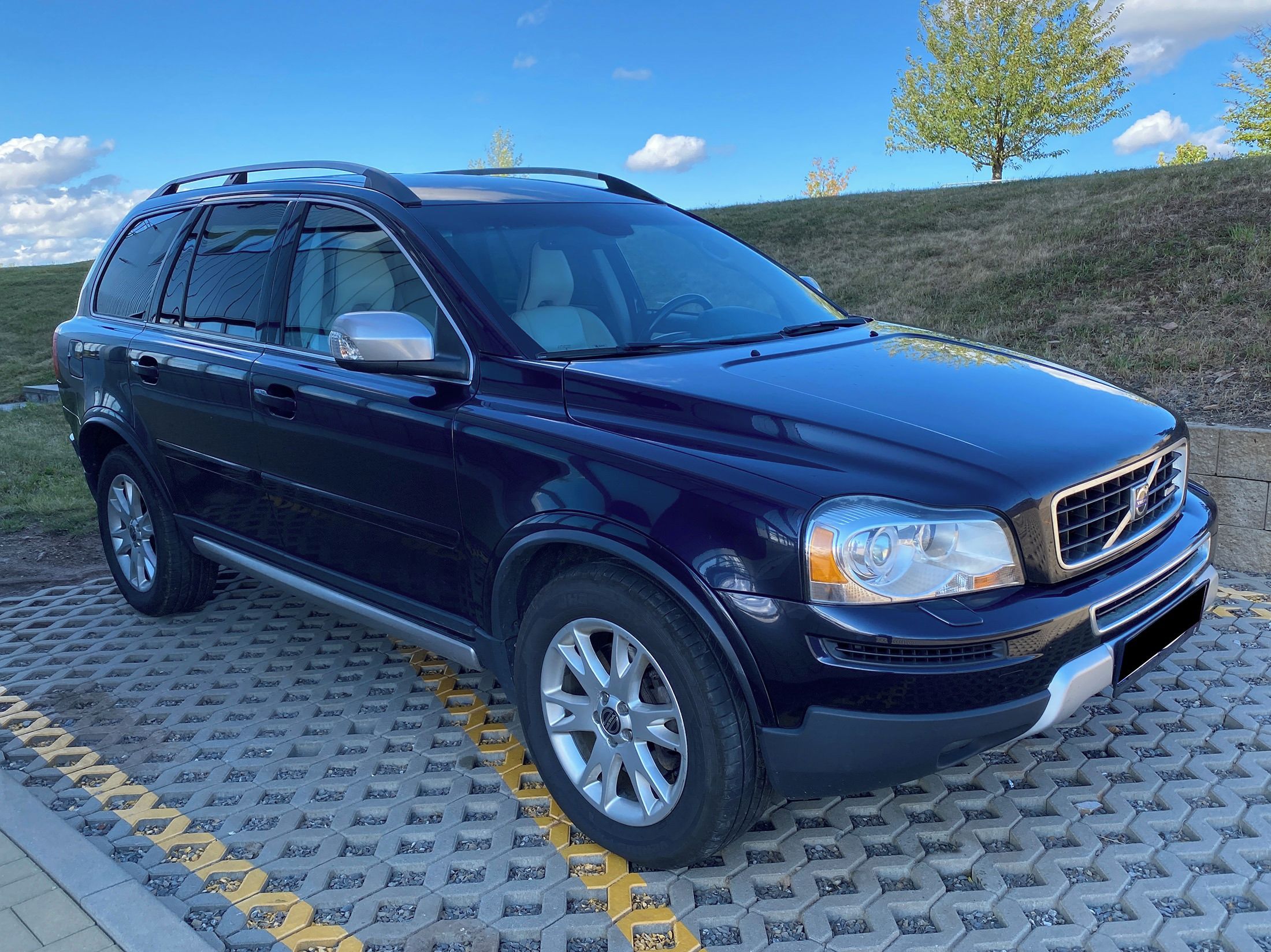 Volvo XC90, 4.4 V8, 7 míst, po servise - fotka 3
