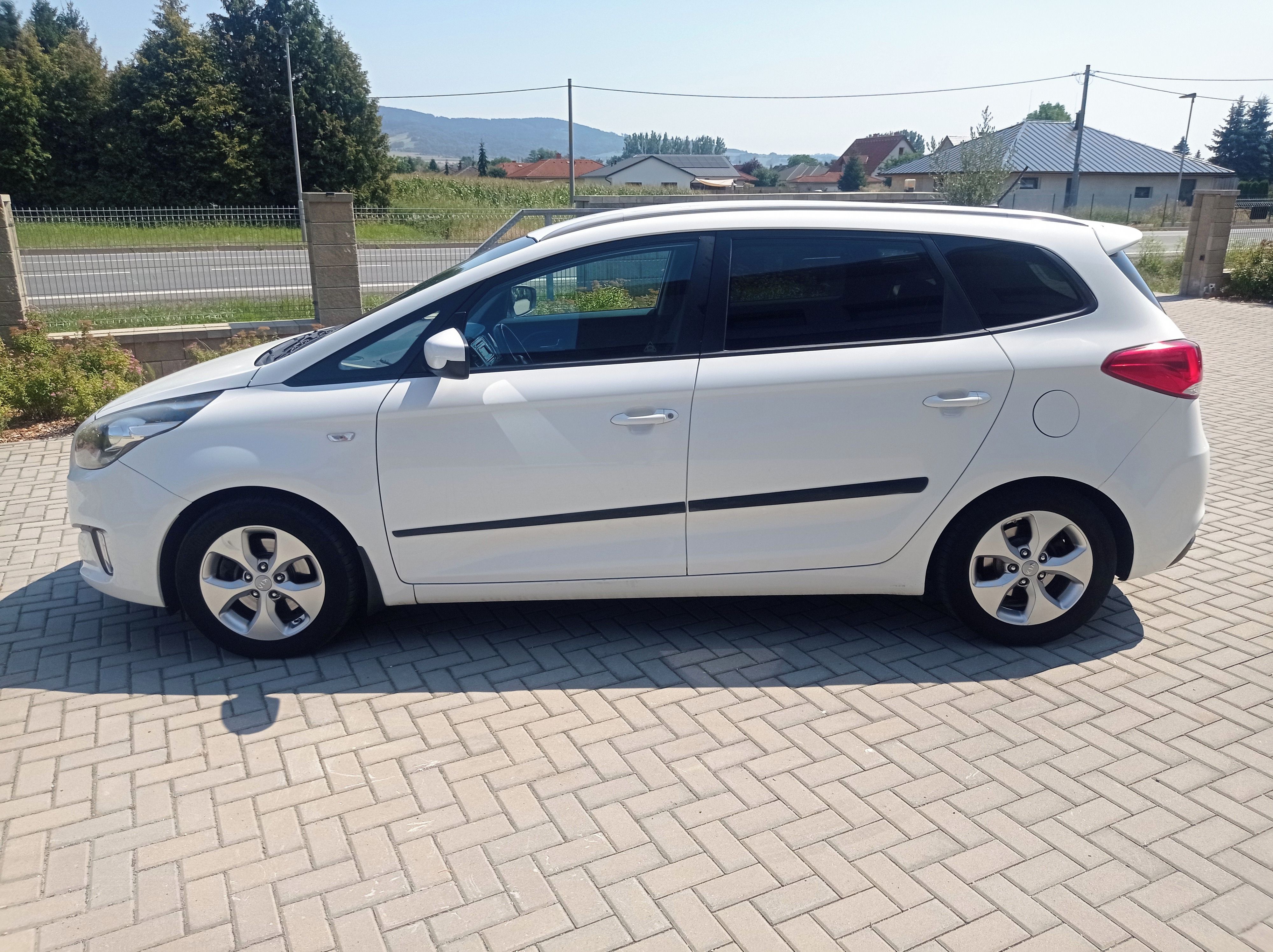 Kia Carens, KIA Carens Comfort plus 1,7CRD - fotka 2