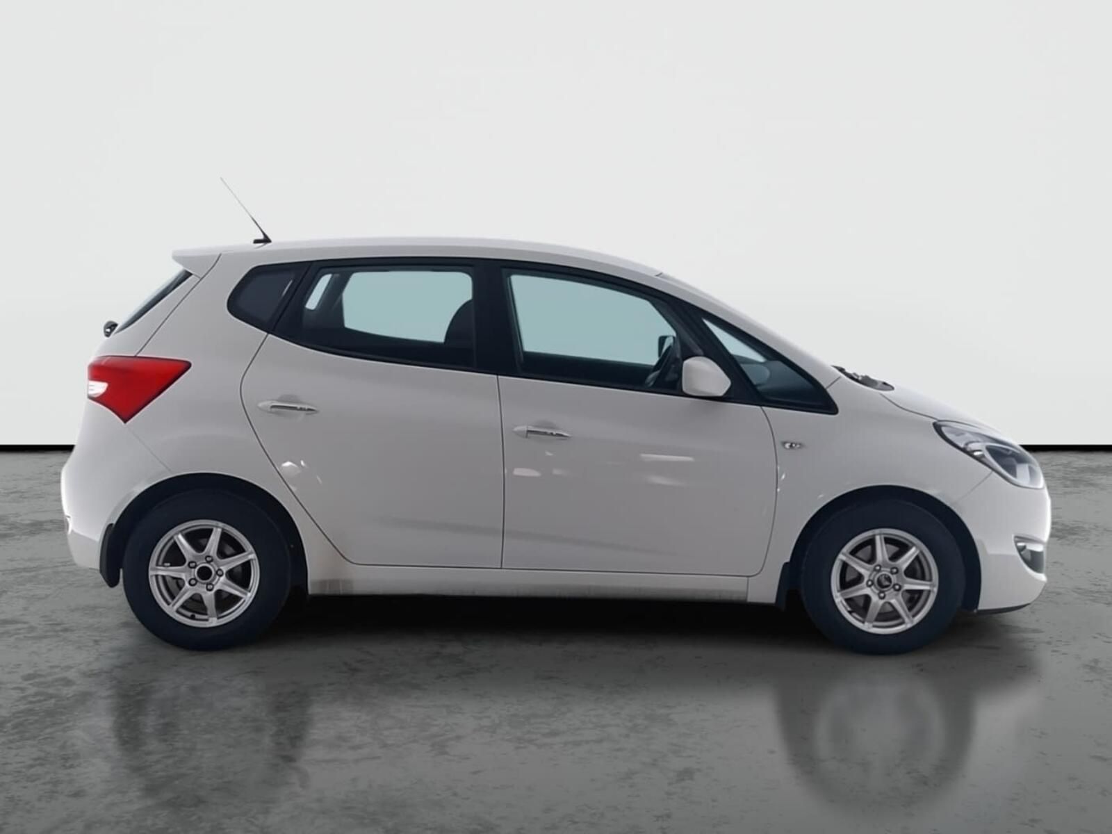 Hyundai ix20, 1.4 CRDi, Parkovací asistent - fotka 6