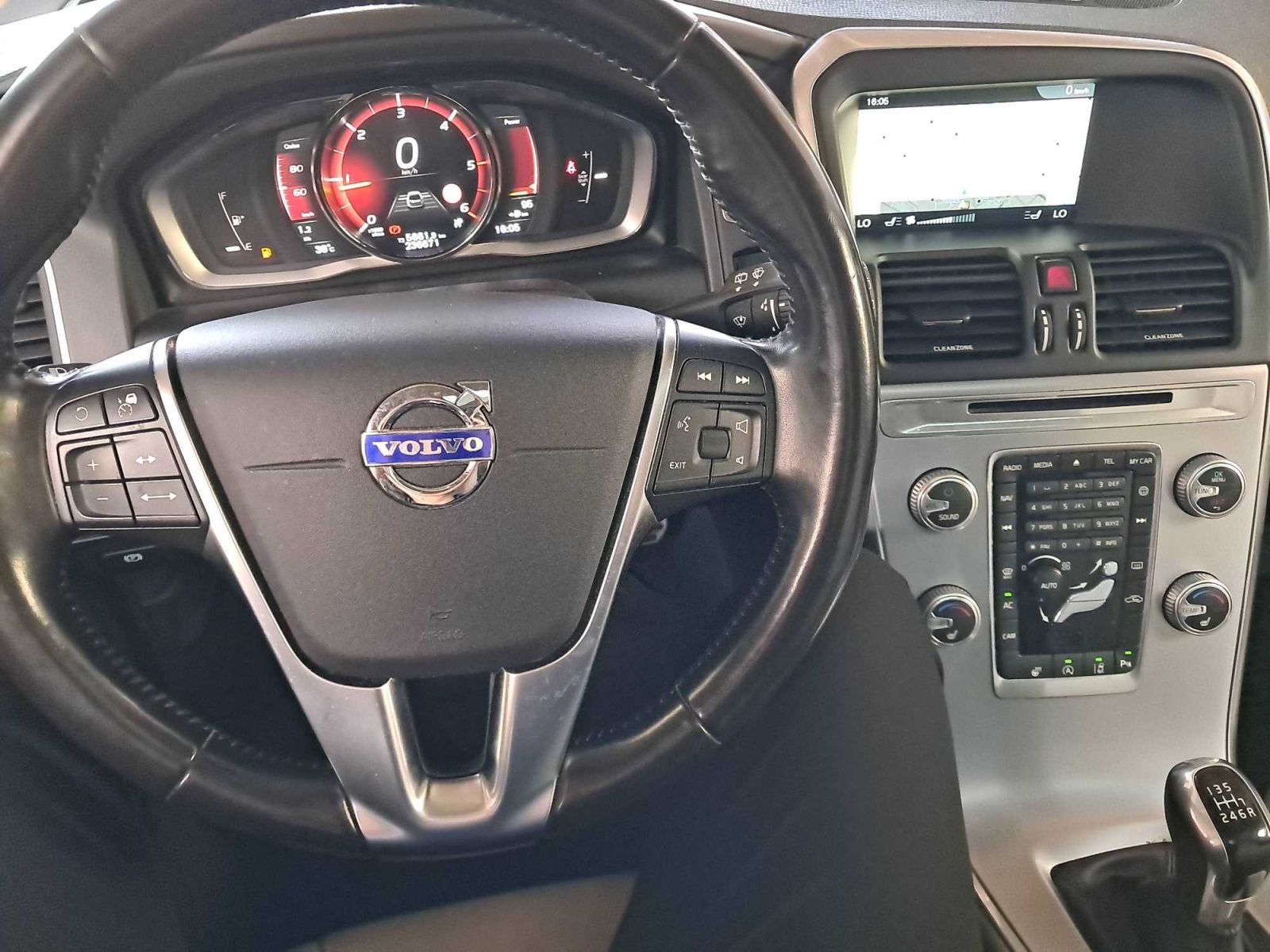 Volvo XC60, D3, Kůže, Navi - fotka 3