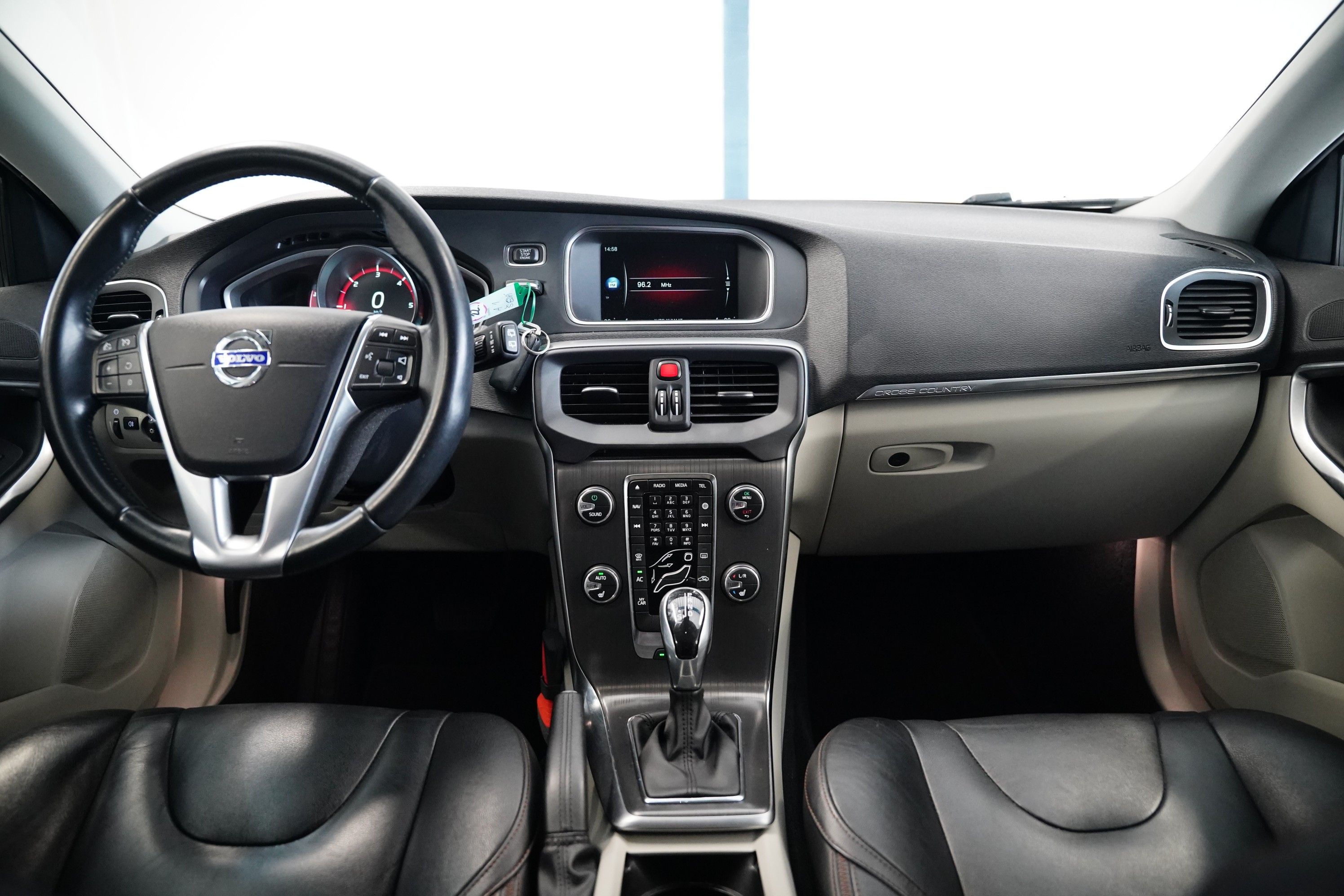 Volvo V40, 2.0 D4 140 kW Summum - fotka 5