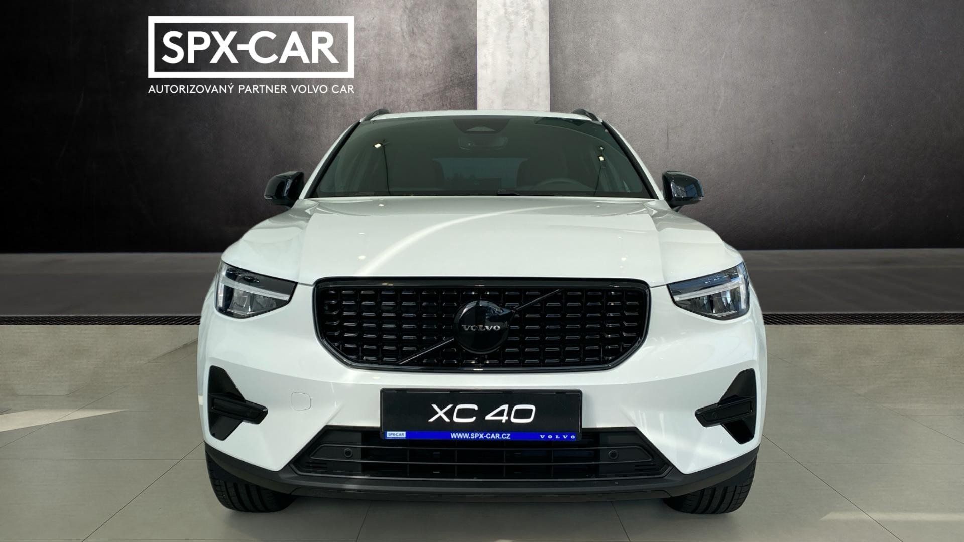 Volvo XC40, PLUS BLACK EDITION, B4 FWD, 14 - fotka 2