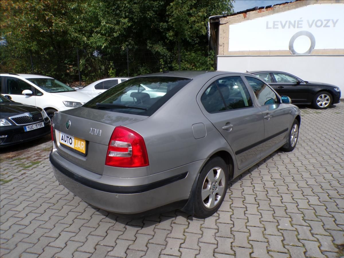Škoda Octavia, 2,0 TDI-103KW  DSG,NAVI,XENONY - fotka 5