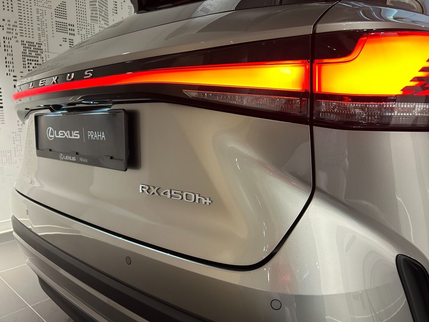 Lexus RX, 450h+ 2.5 PHEV LUXURY - fotka 6