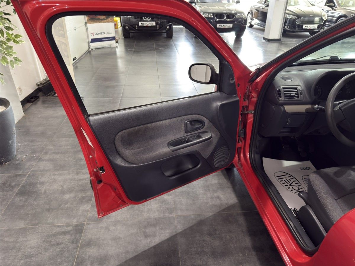 Renault Clio, 1,2   i 135.000KM ZADNÍ ČIDLA - fotka 6